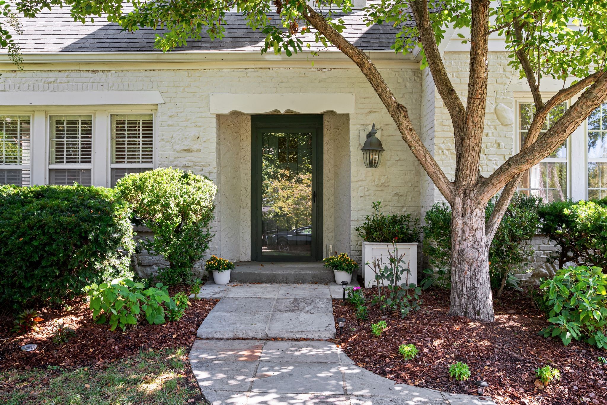 121 Blackburn Ave