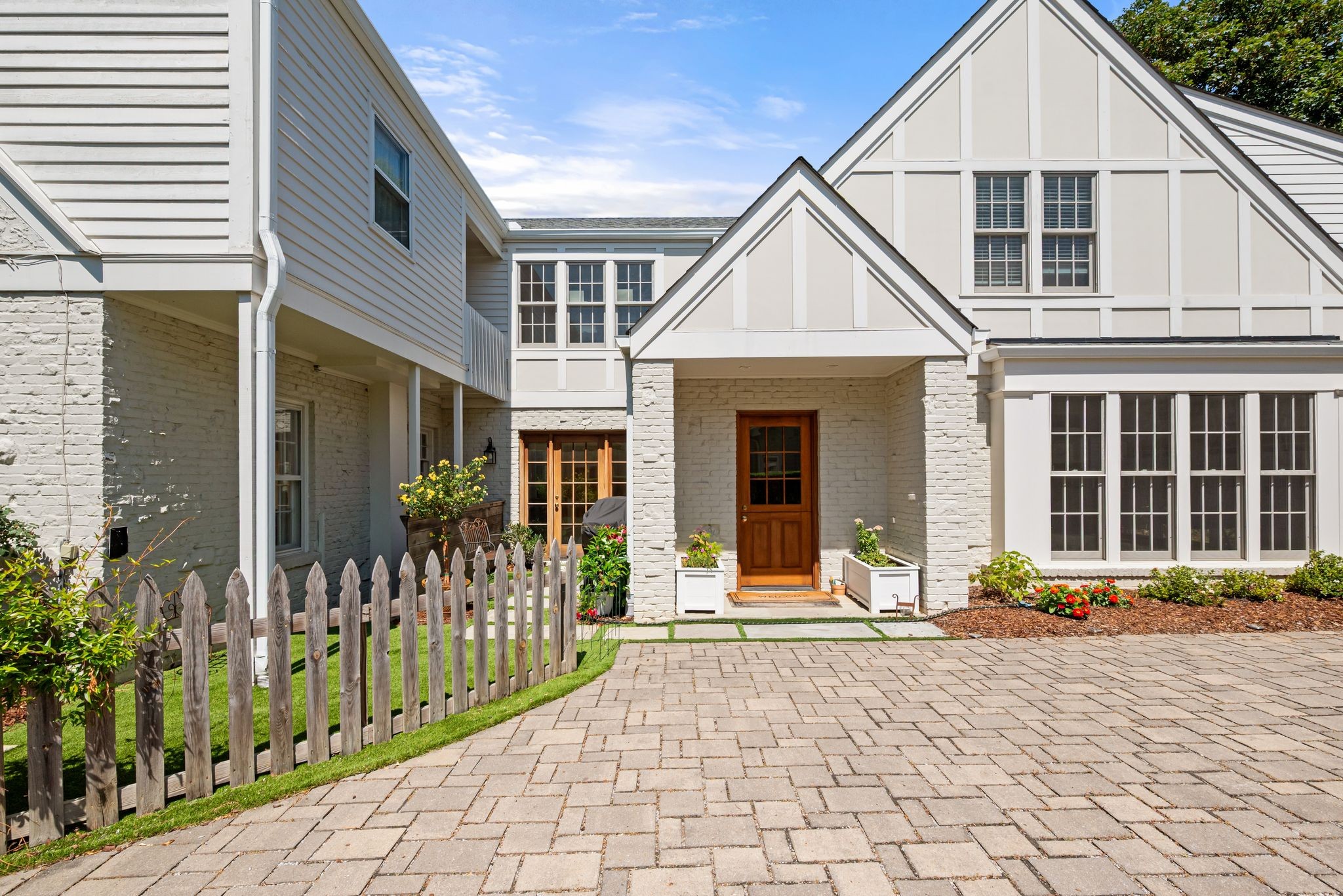 121 Blackburn Ave