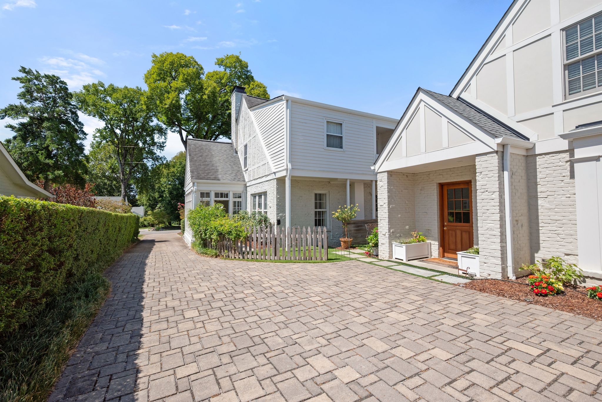 121 Blackburn Ave