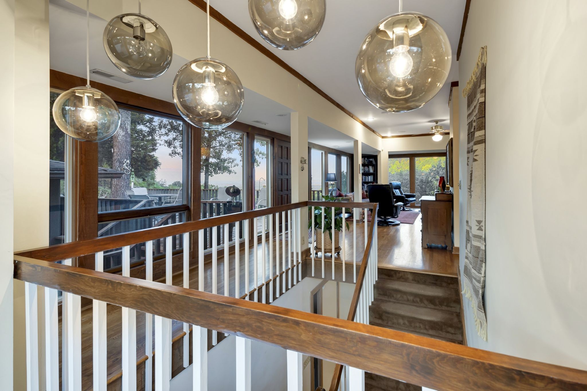 5005 Villa Crest Dr