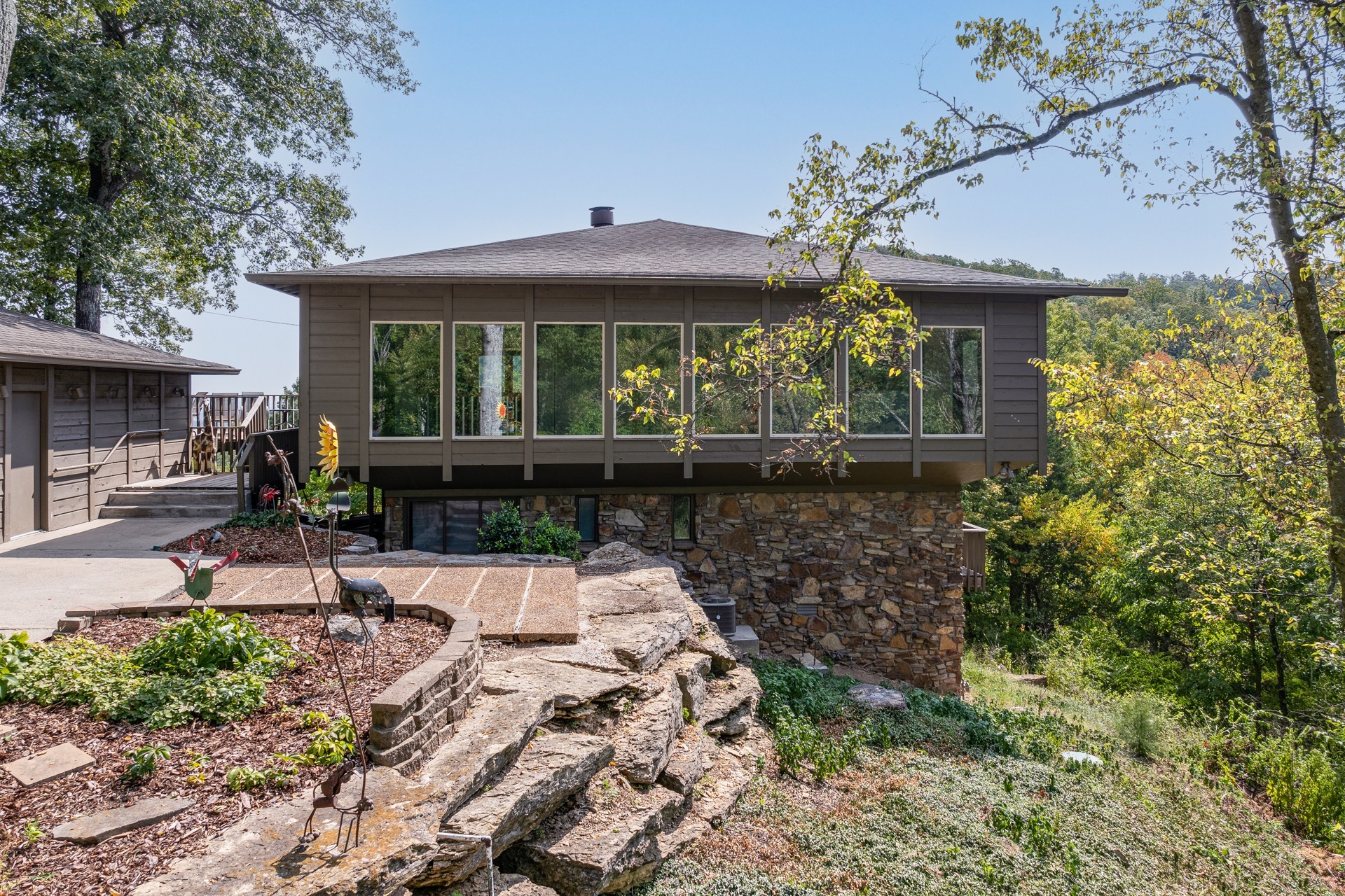 5005 Villa Crest Dr
