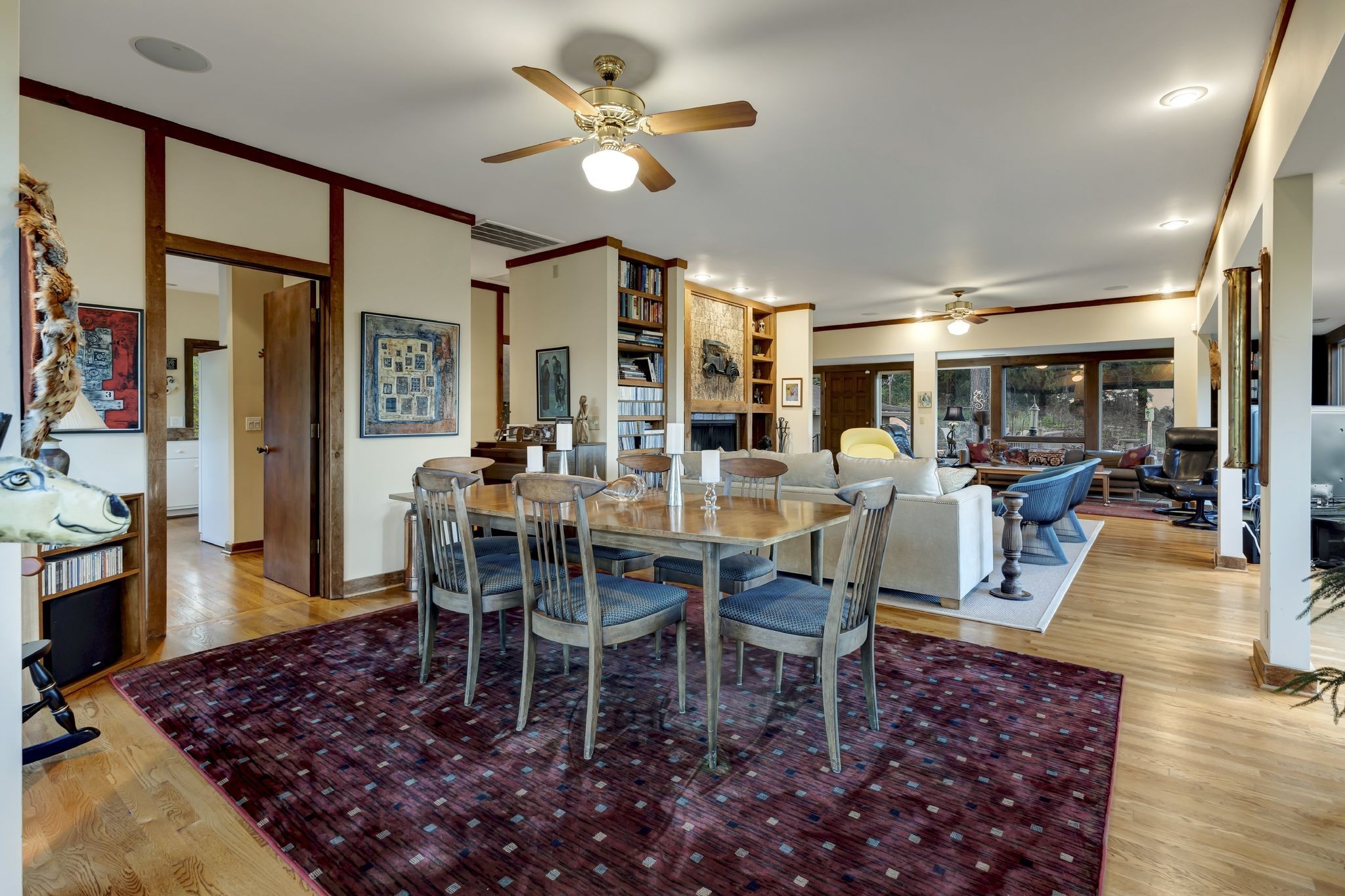 5005 Villa Crest Dr