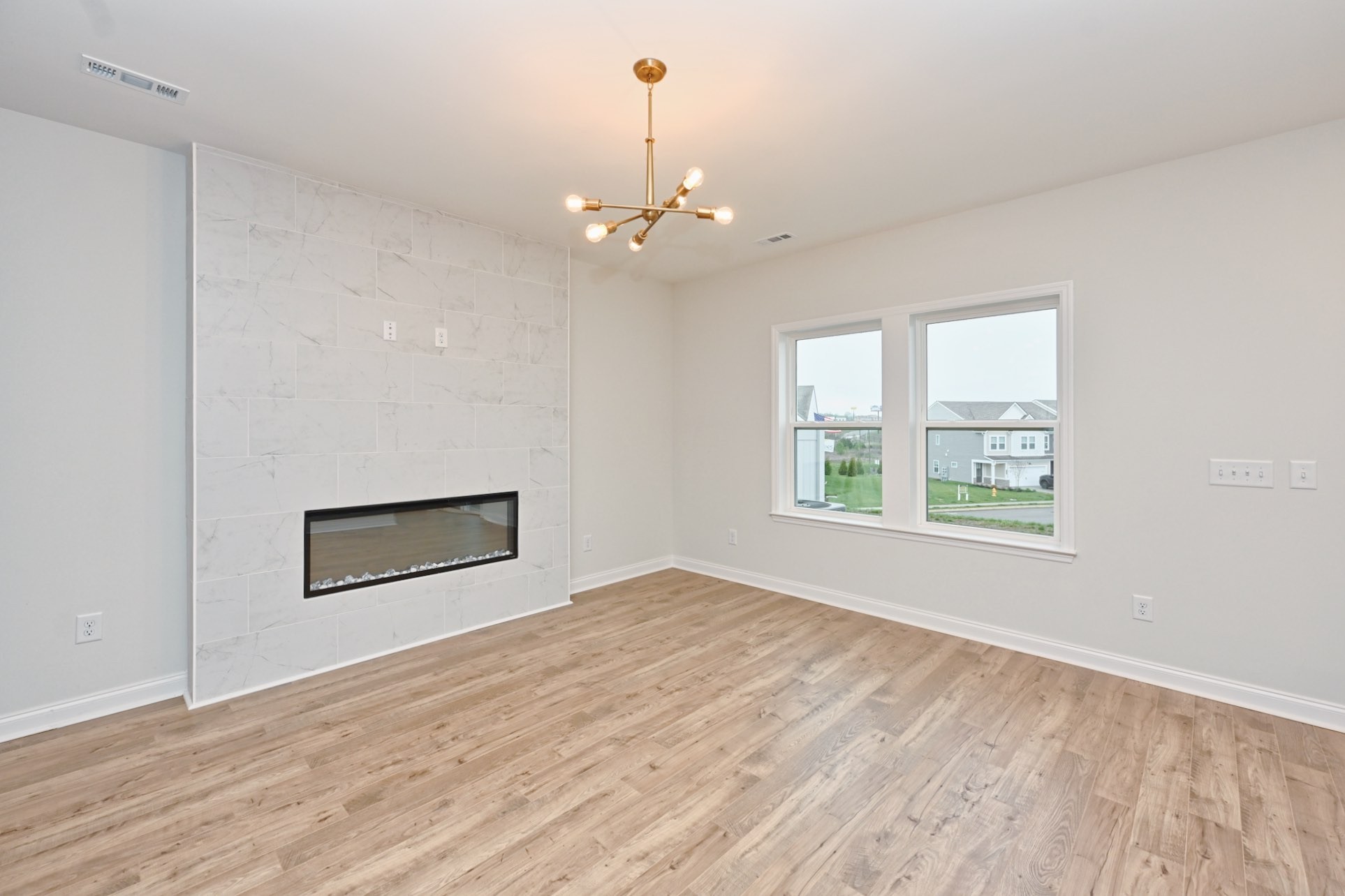 2305 Juneau Ln