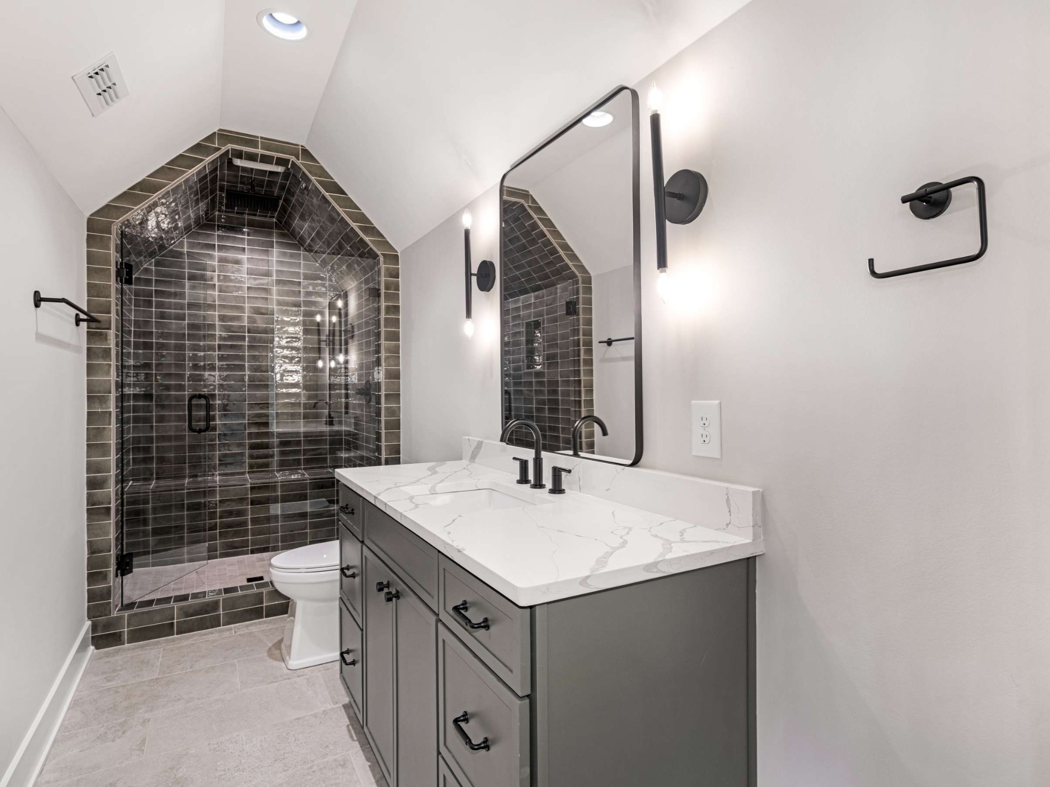894 Van Leer Dr