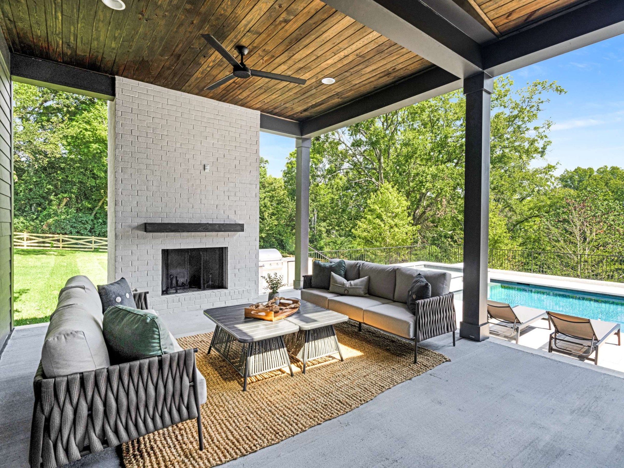 894 Van Leer Dr