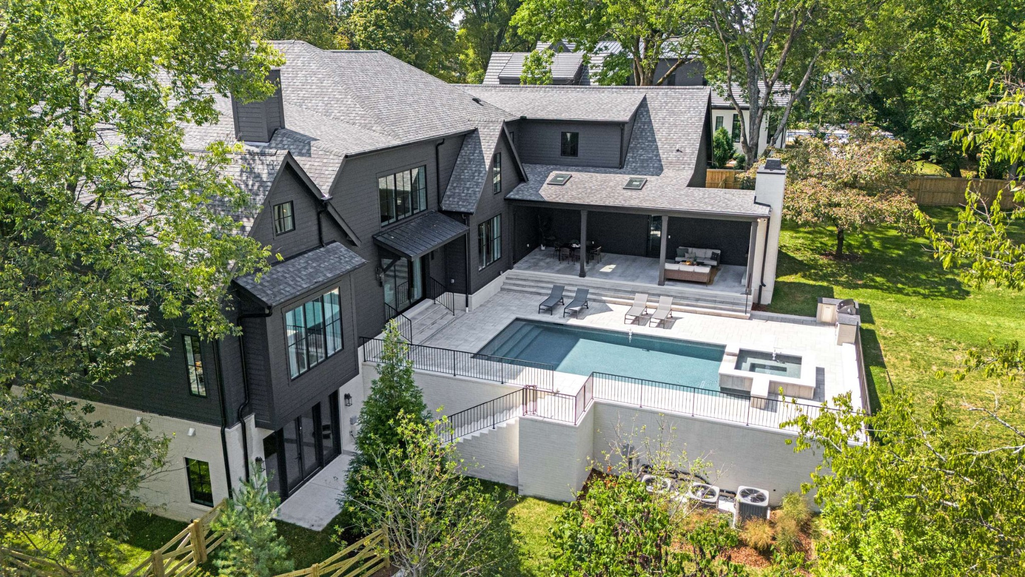 894 Van Leer Dr