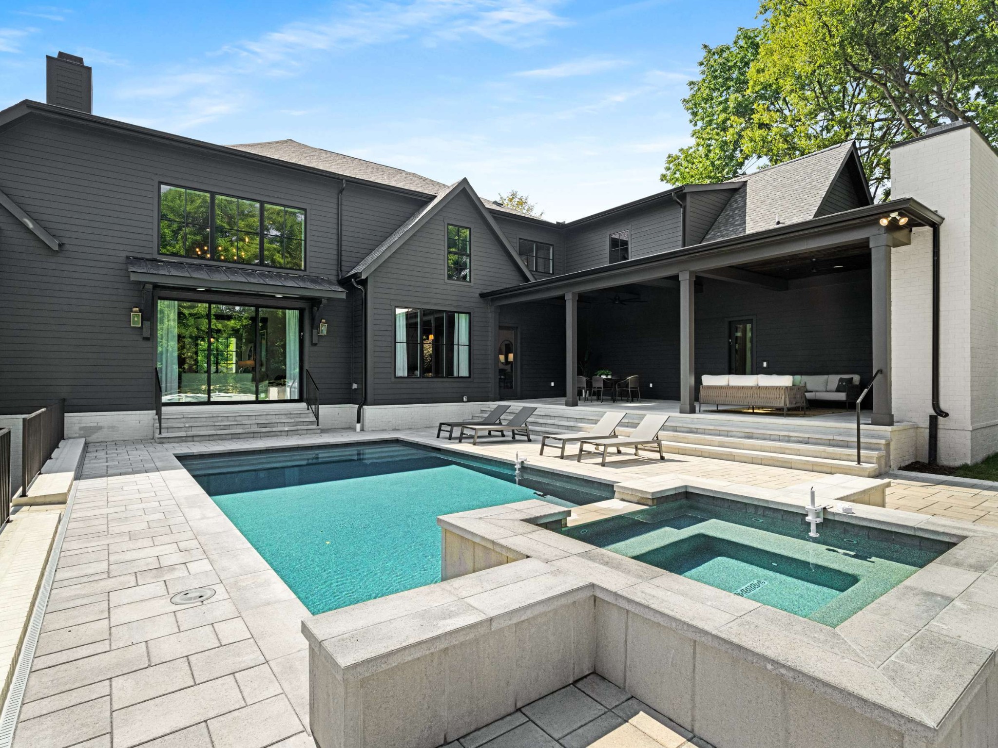 894 Van Leer Dr