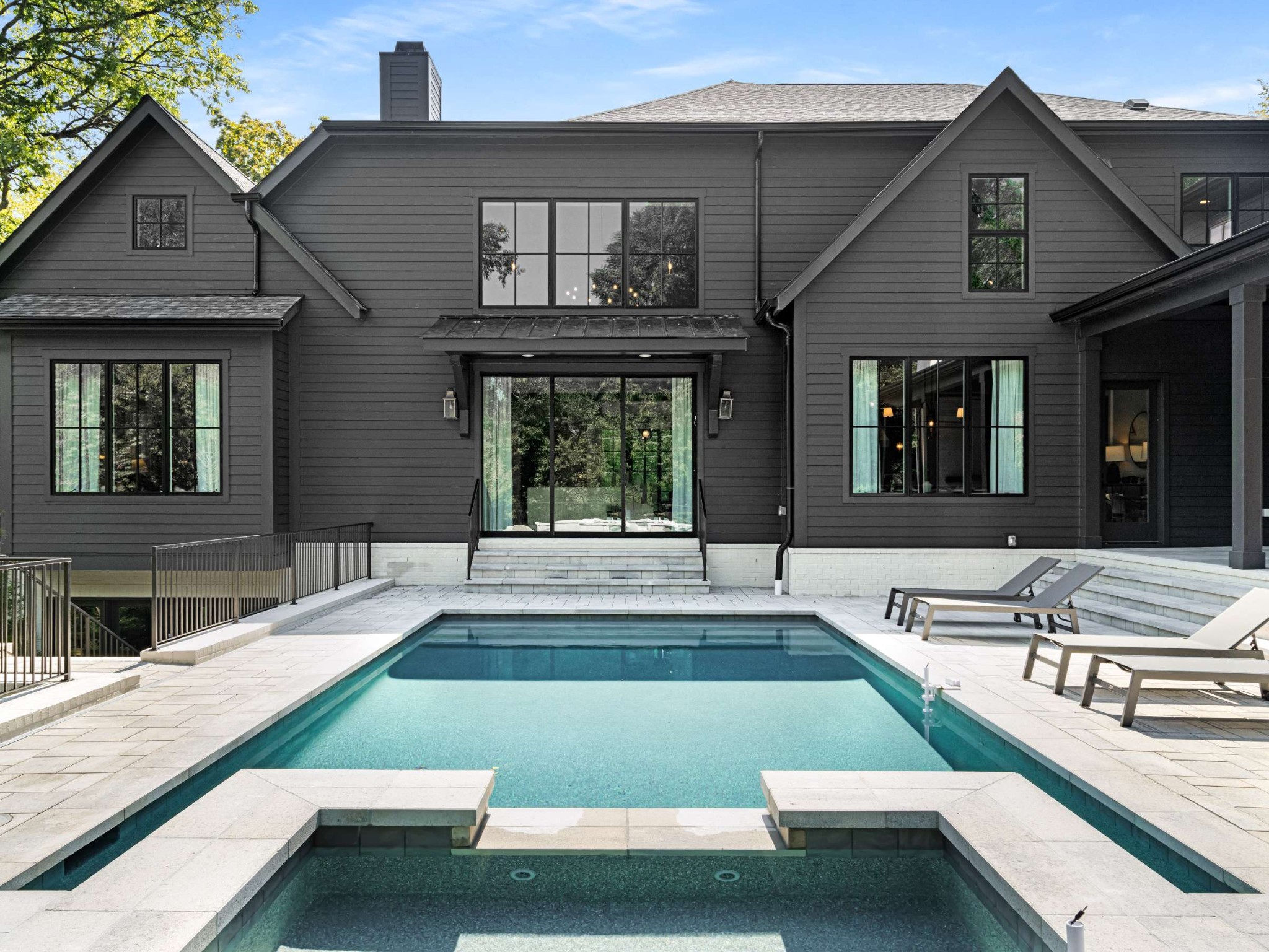894 Van Leer Dr