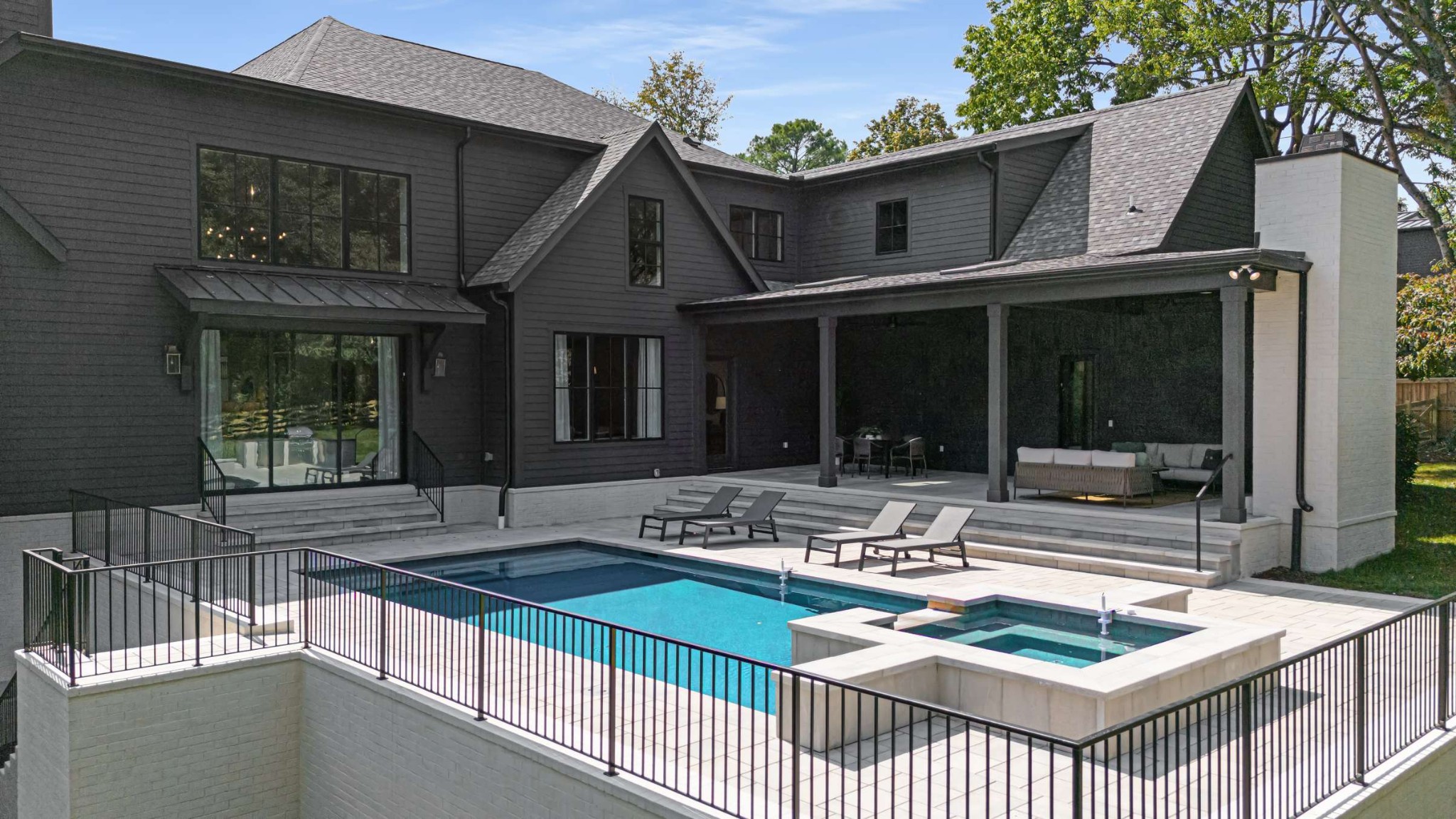 894 Van Leer Dr