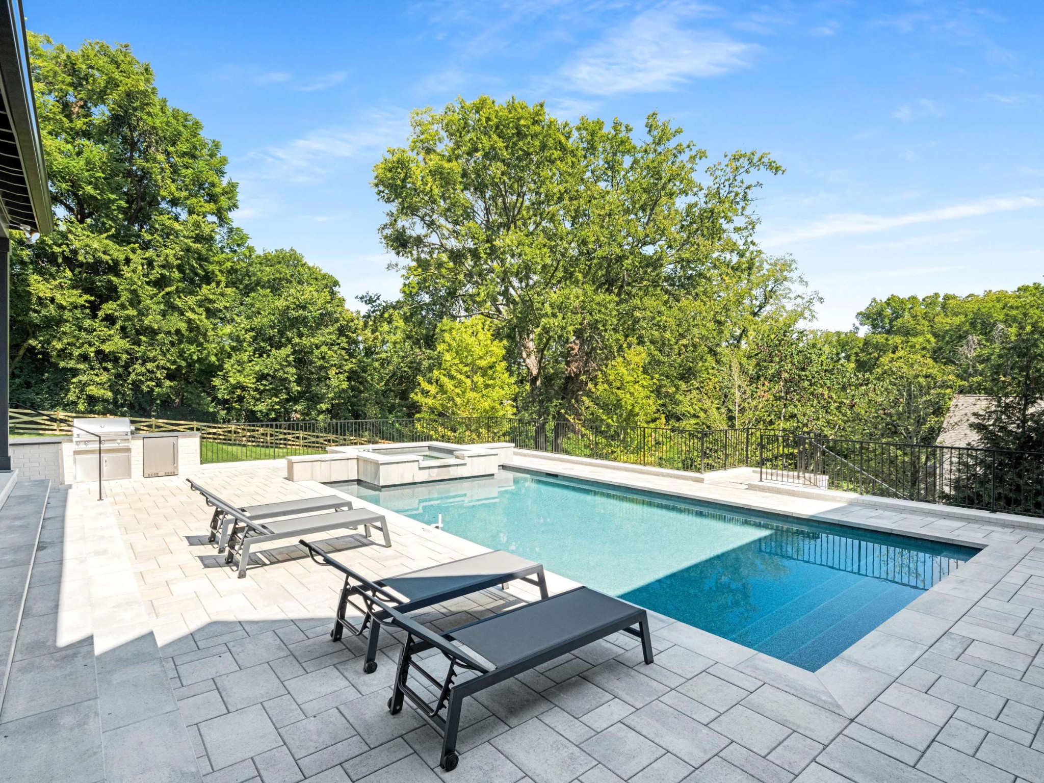 894 Van Leer Dr