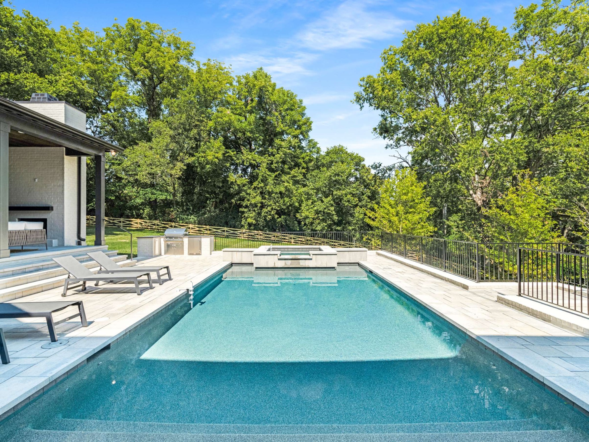 894 Van Leer Dr