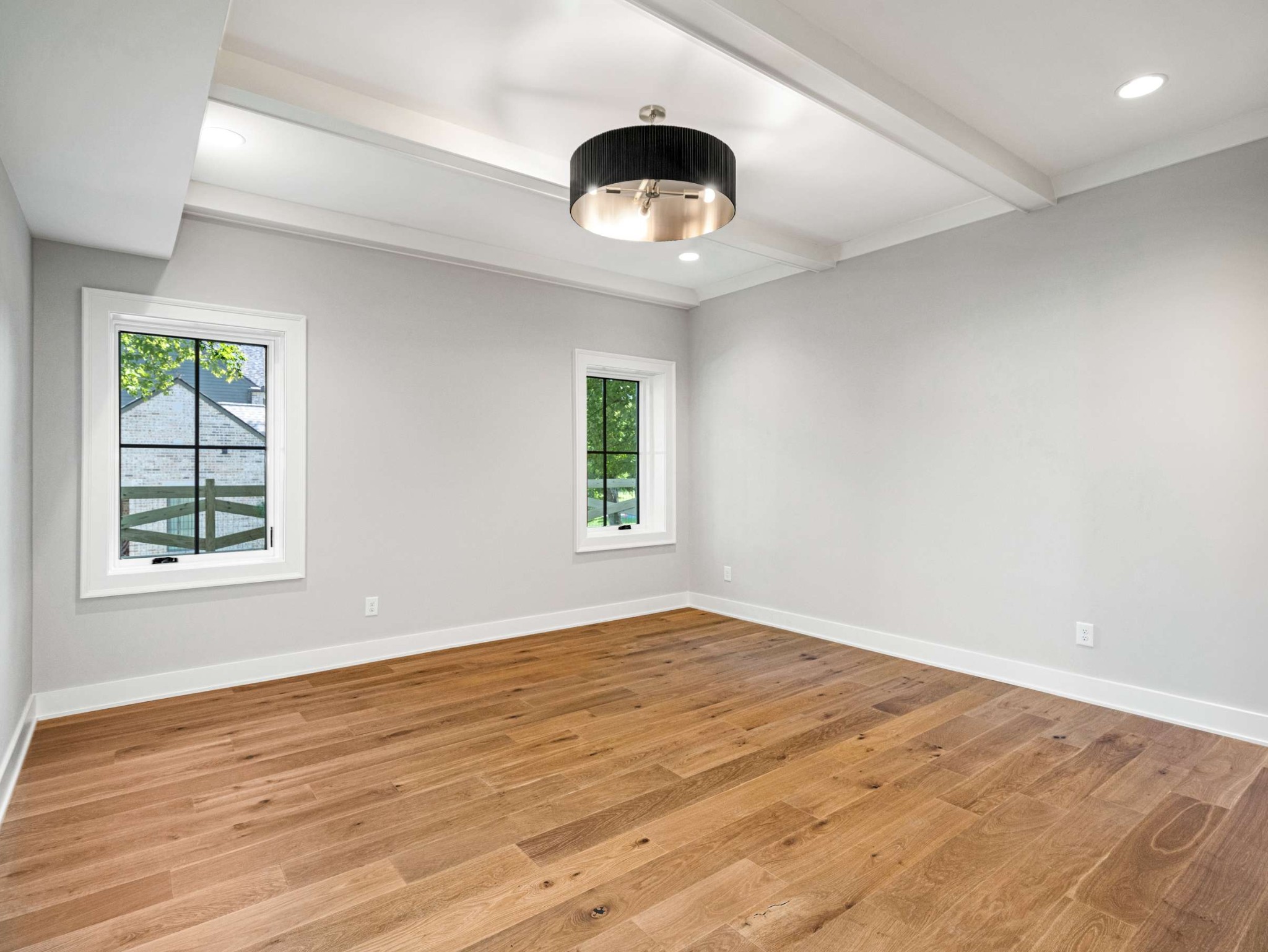 894 Van Leer Dr