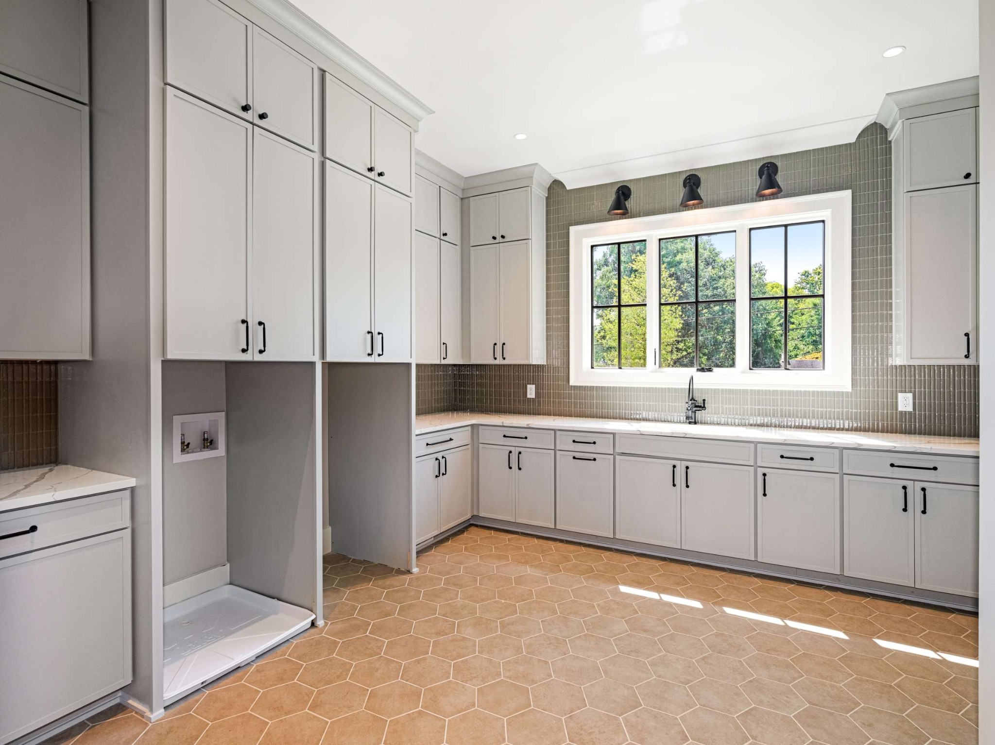894 Van Leer Dr