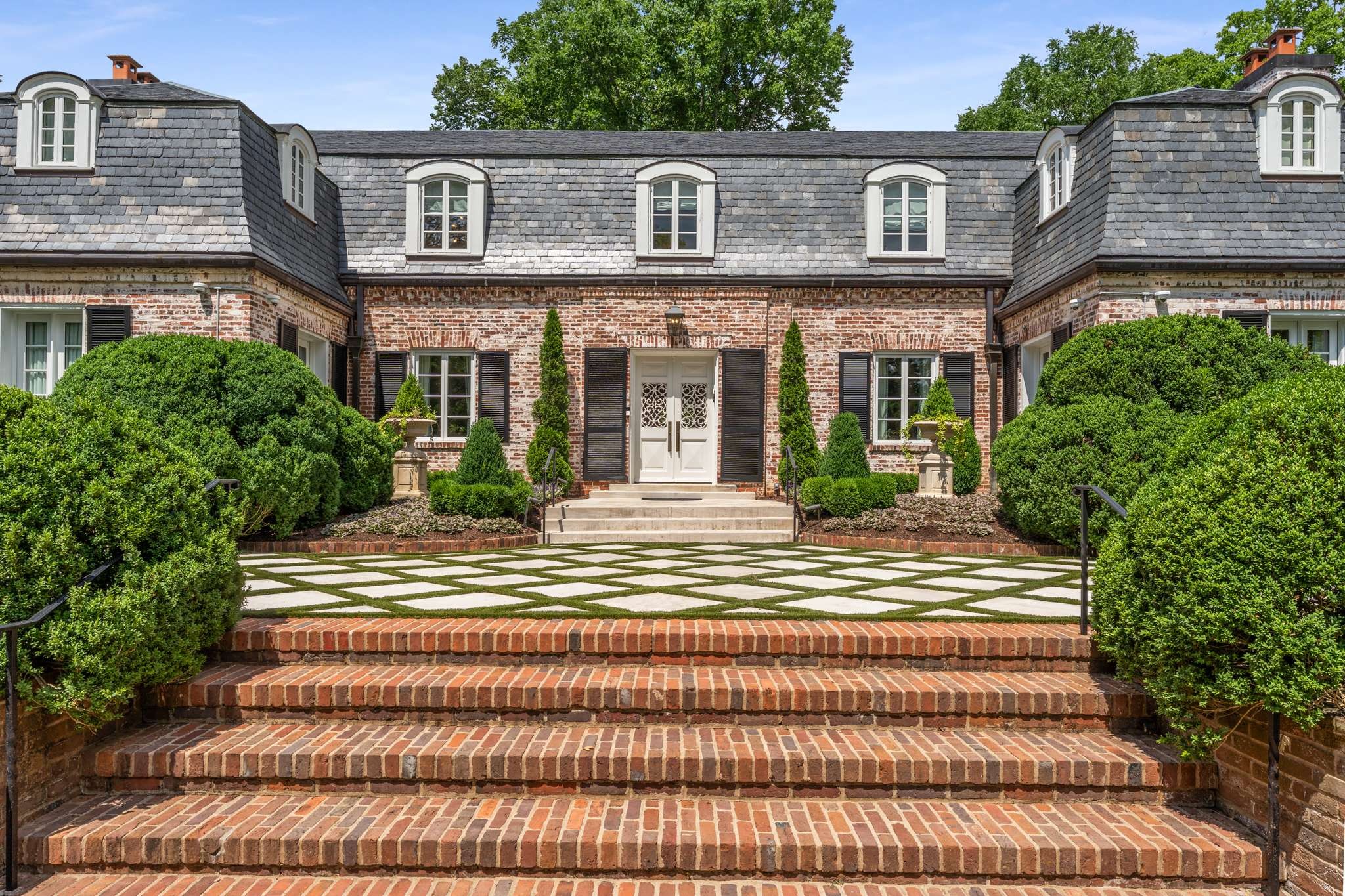 114 Clarendon Ave