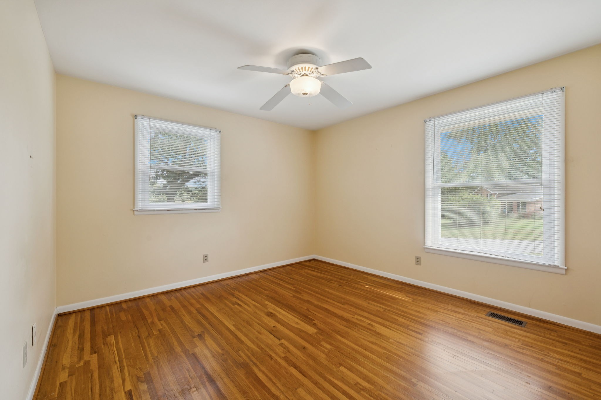5022 Chaffin Dr
