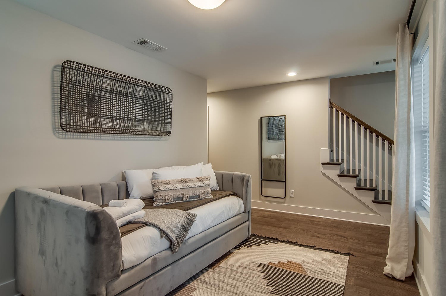 2021 Beech Avenue Unit: 5