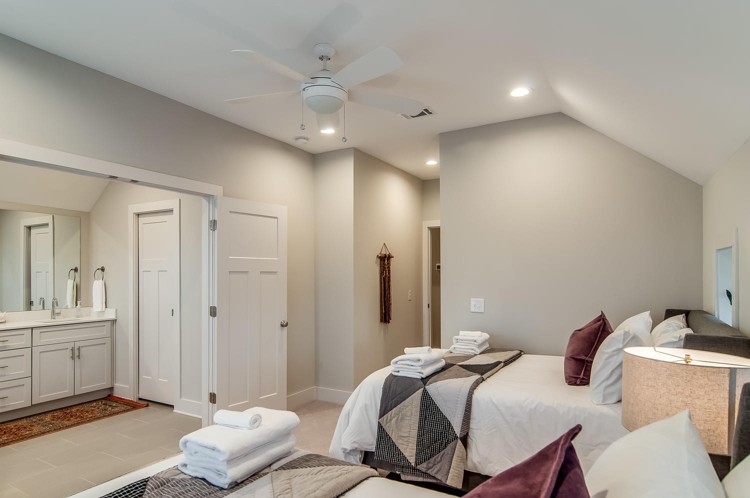 2021 Beech Avenue Unit: 5