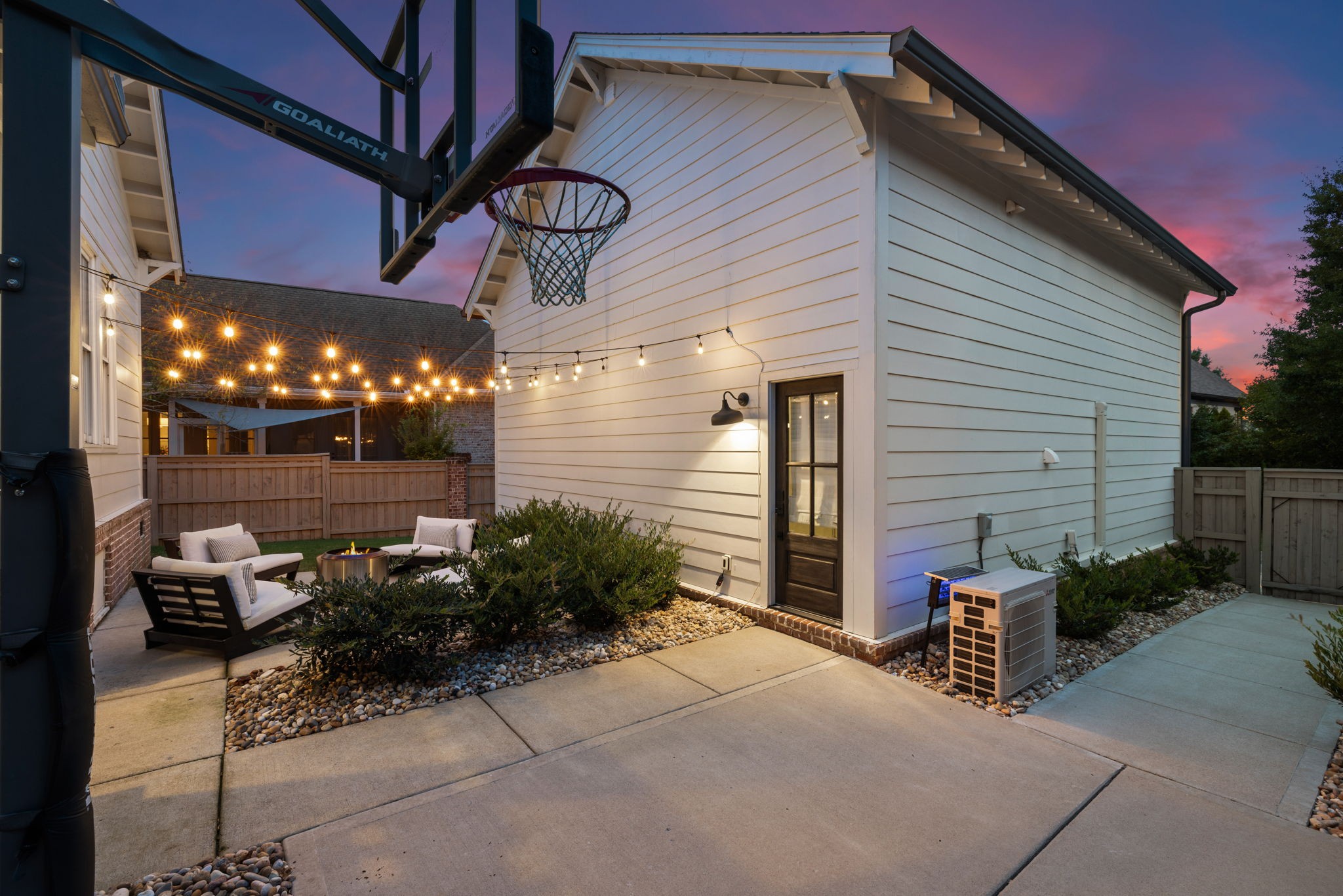2988 Americus Dr