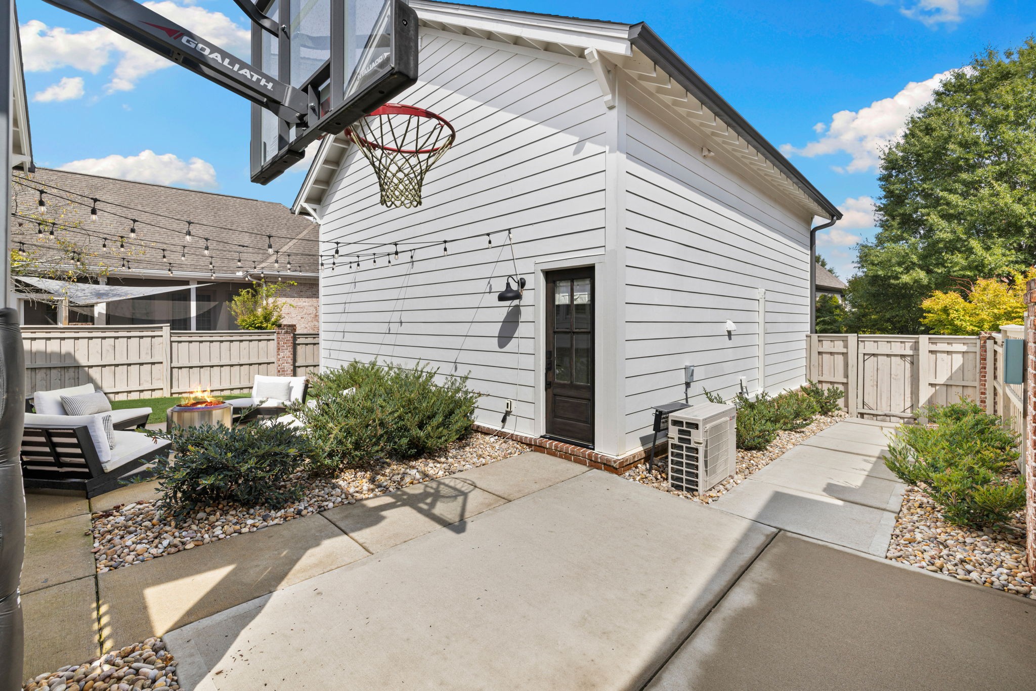 2988 Americus Dr