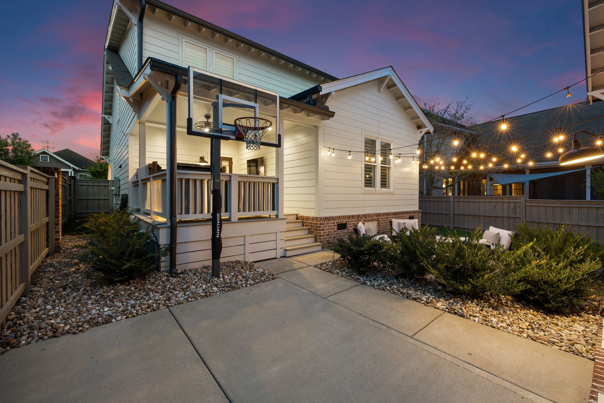 2988 Americus Dr