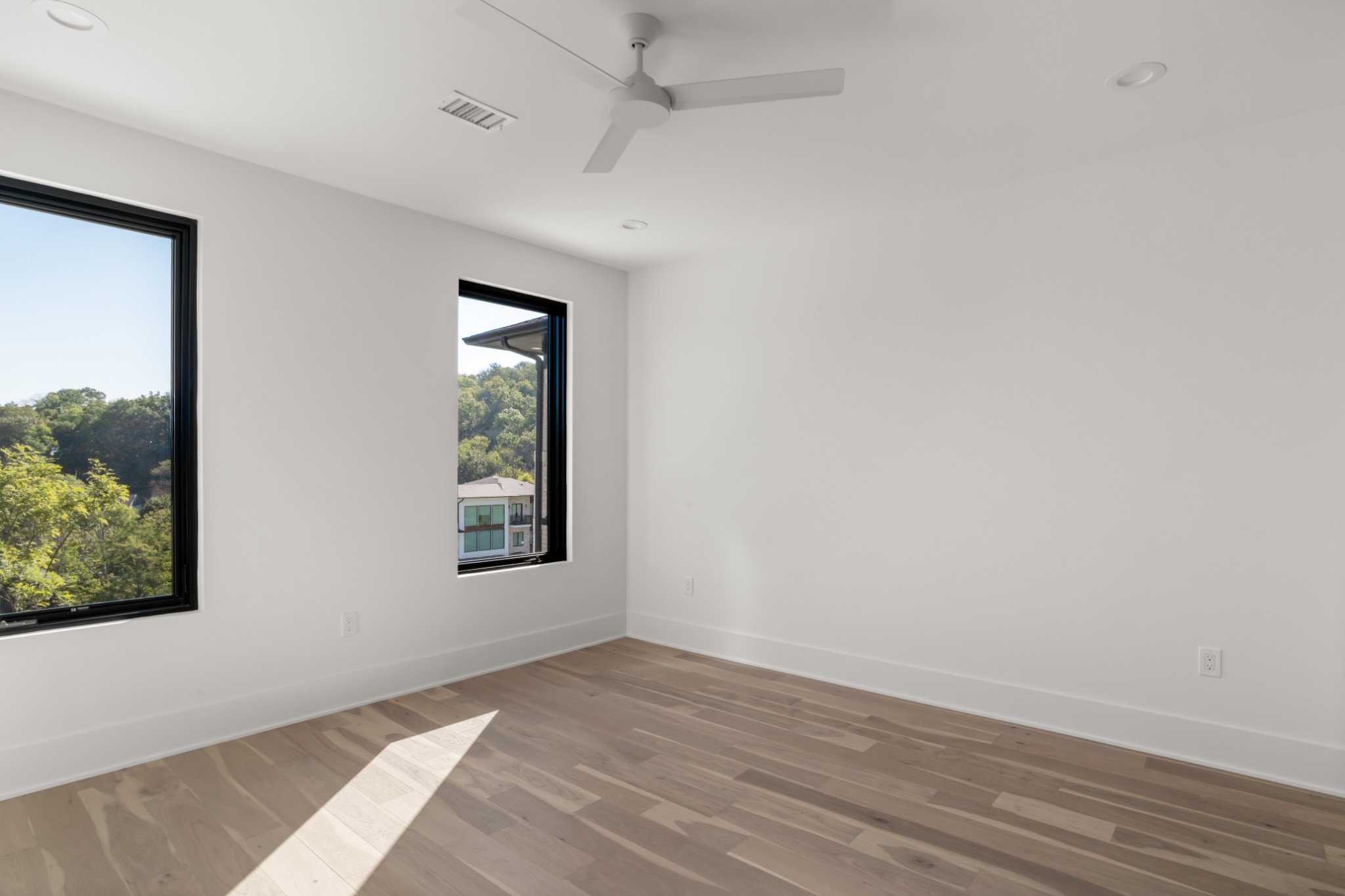 5817 Woodland Hills Dr