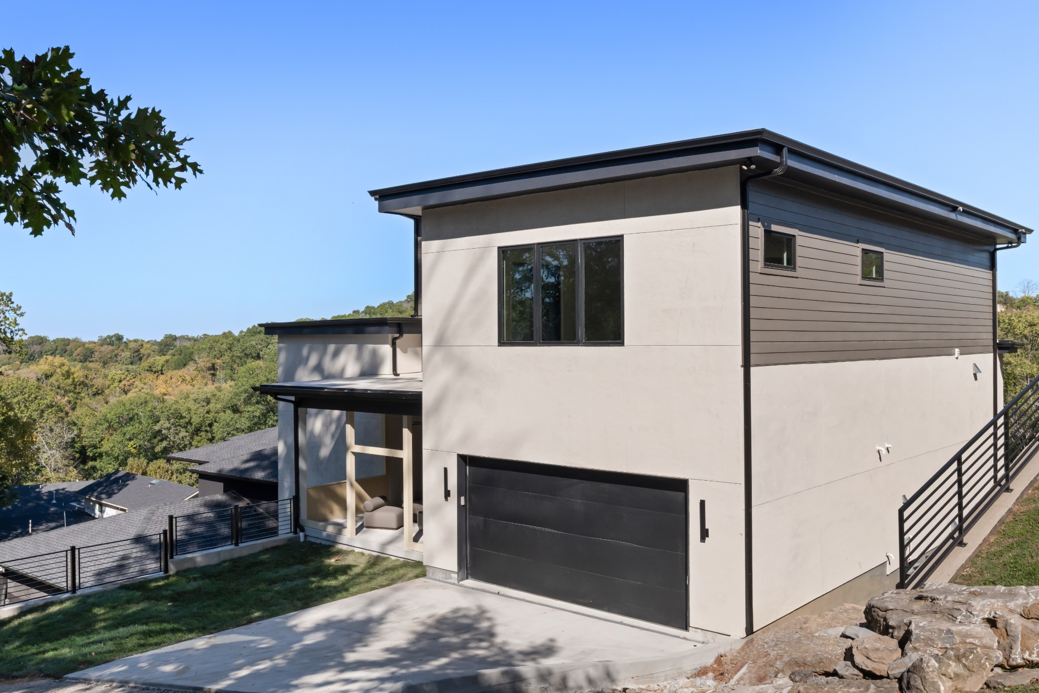 5817 Woodland Hills Dr