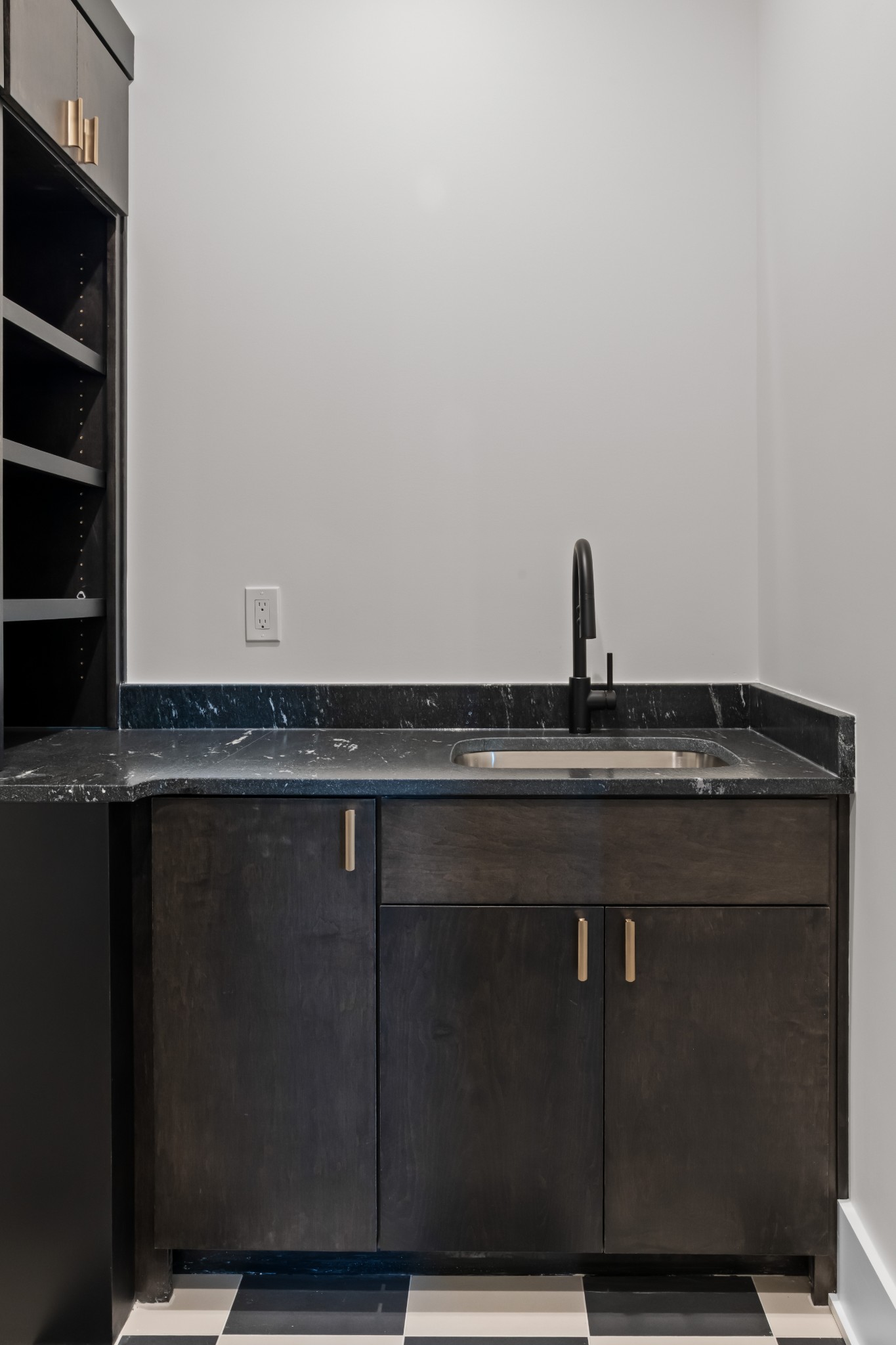 5817 Woodland Hills Dr