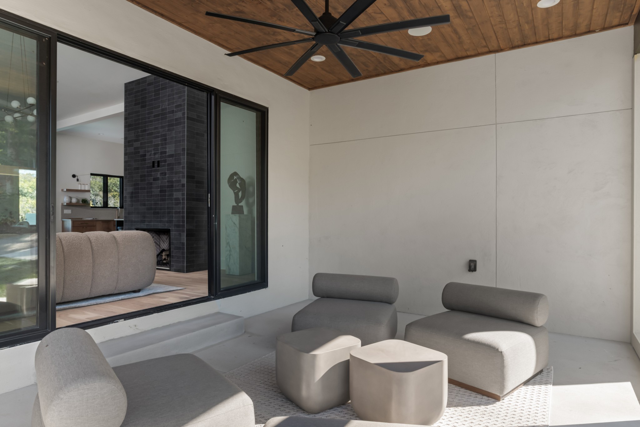 5817 Woodland Hills Dr