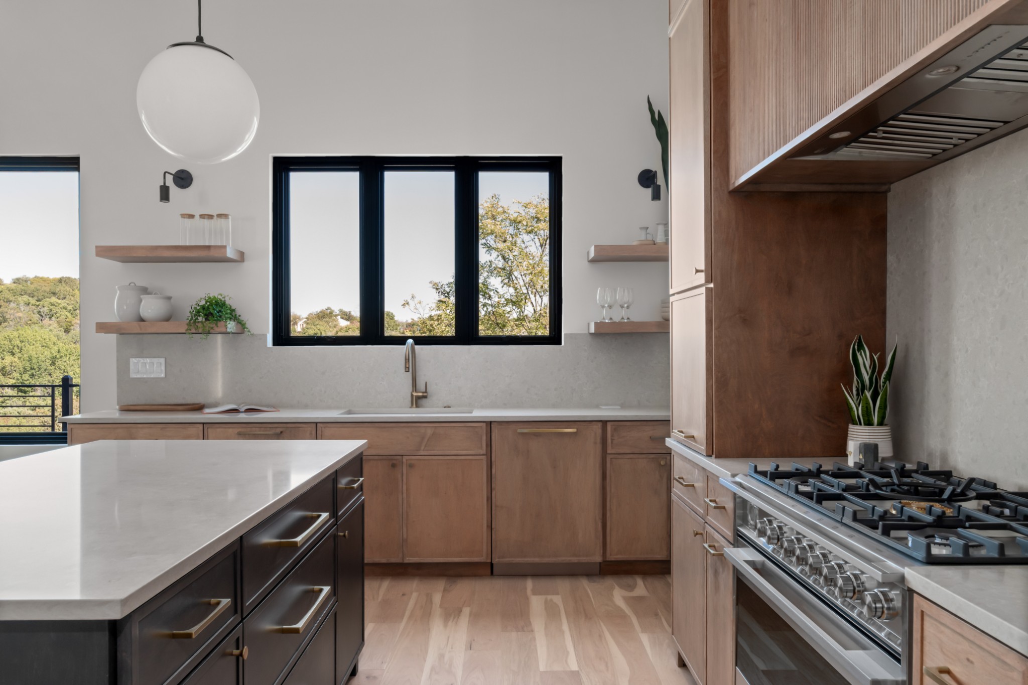 5817 Woodland Hills Dr