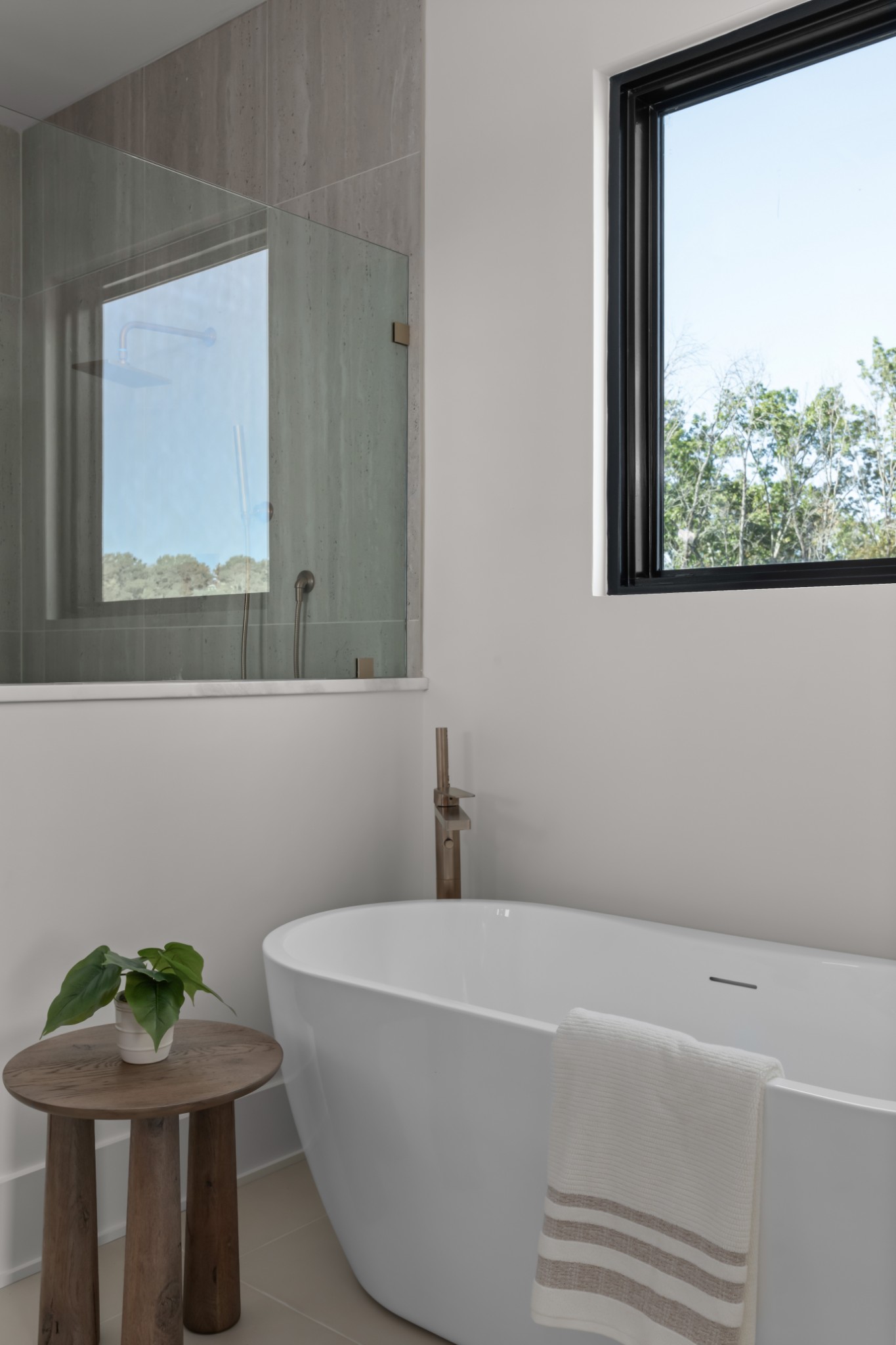 5817 Woodland Hills Dr