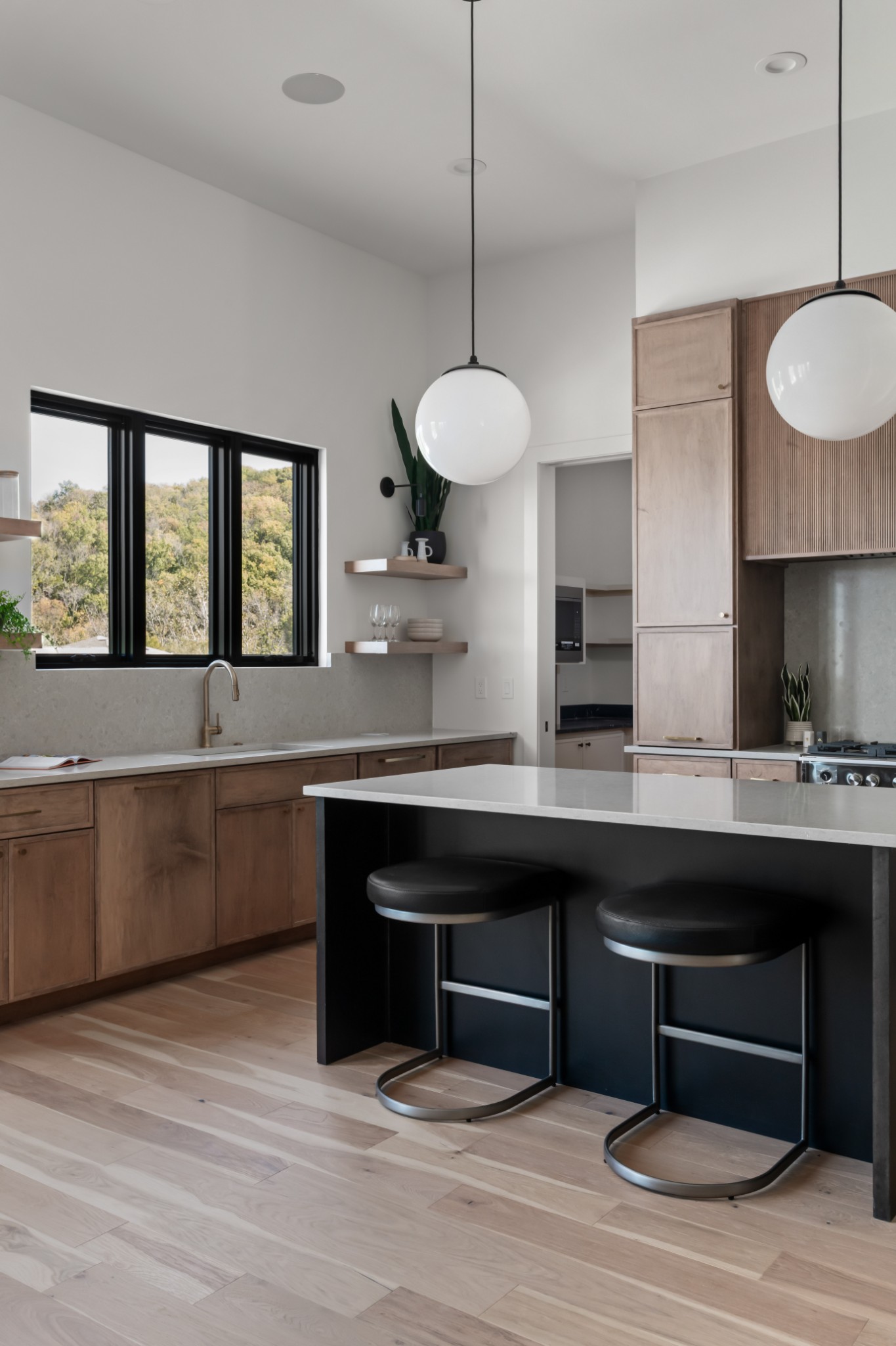 5817 Woodland Hills Dr