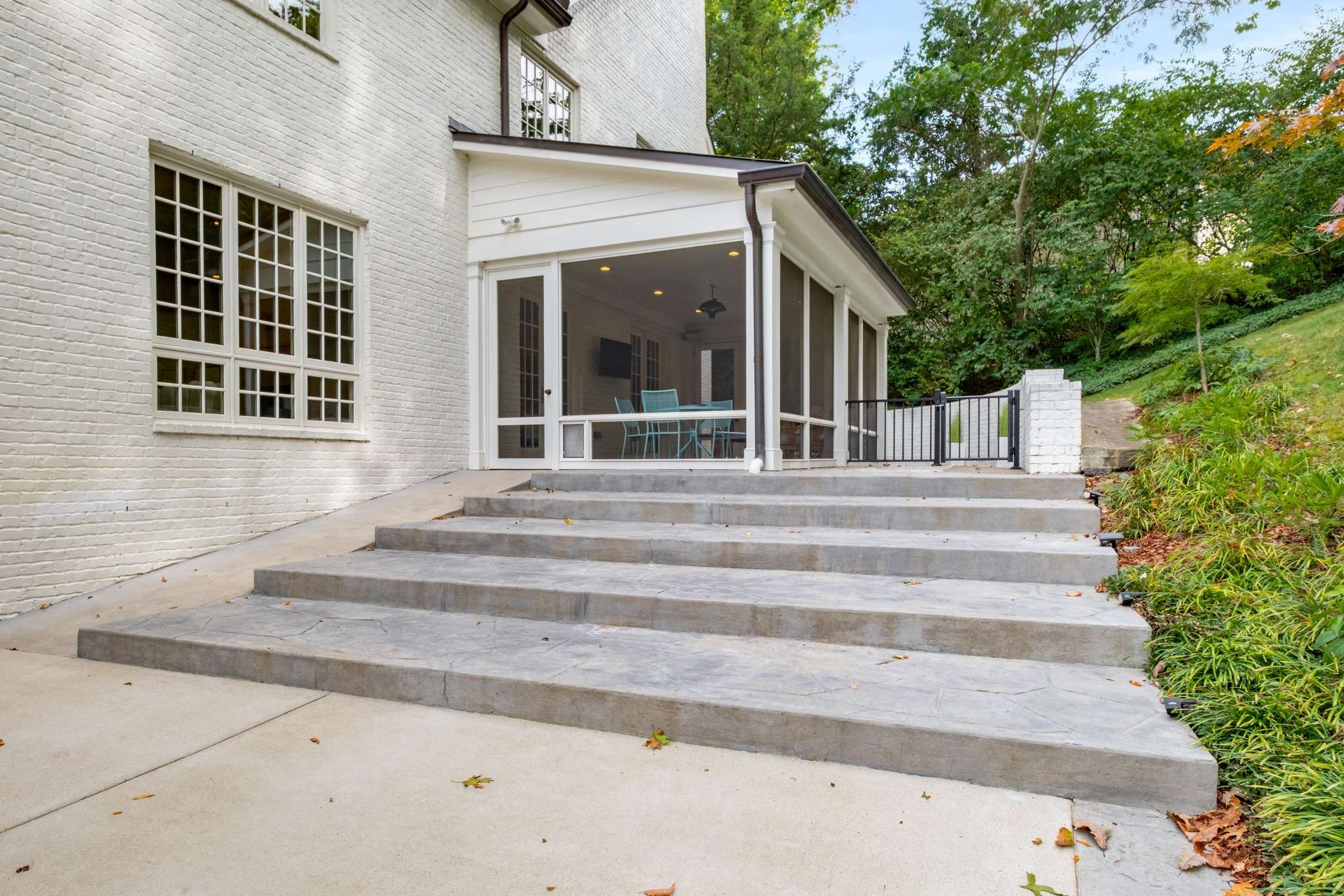 4421 Wayland Dr