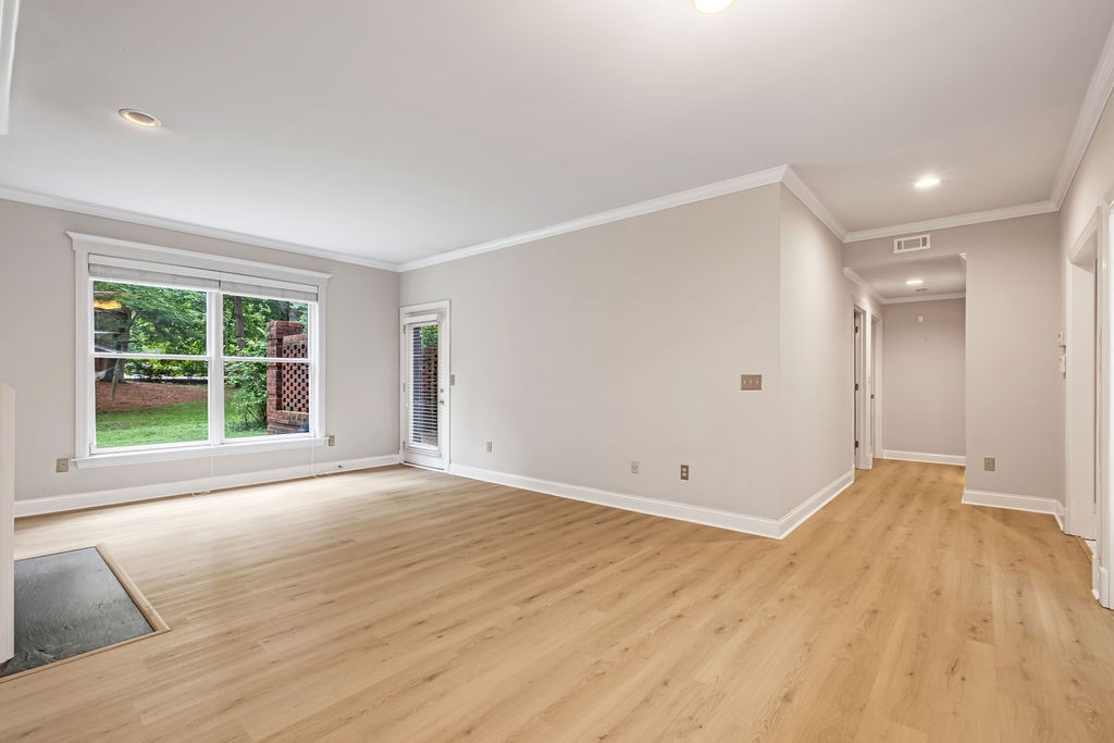 4040 Woodlawn Dr Unit: 12