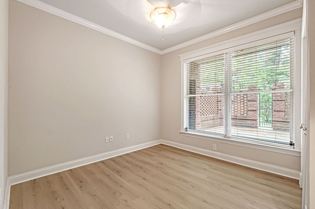 4040 Woodlawn Dr Unit: 12