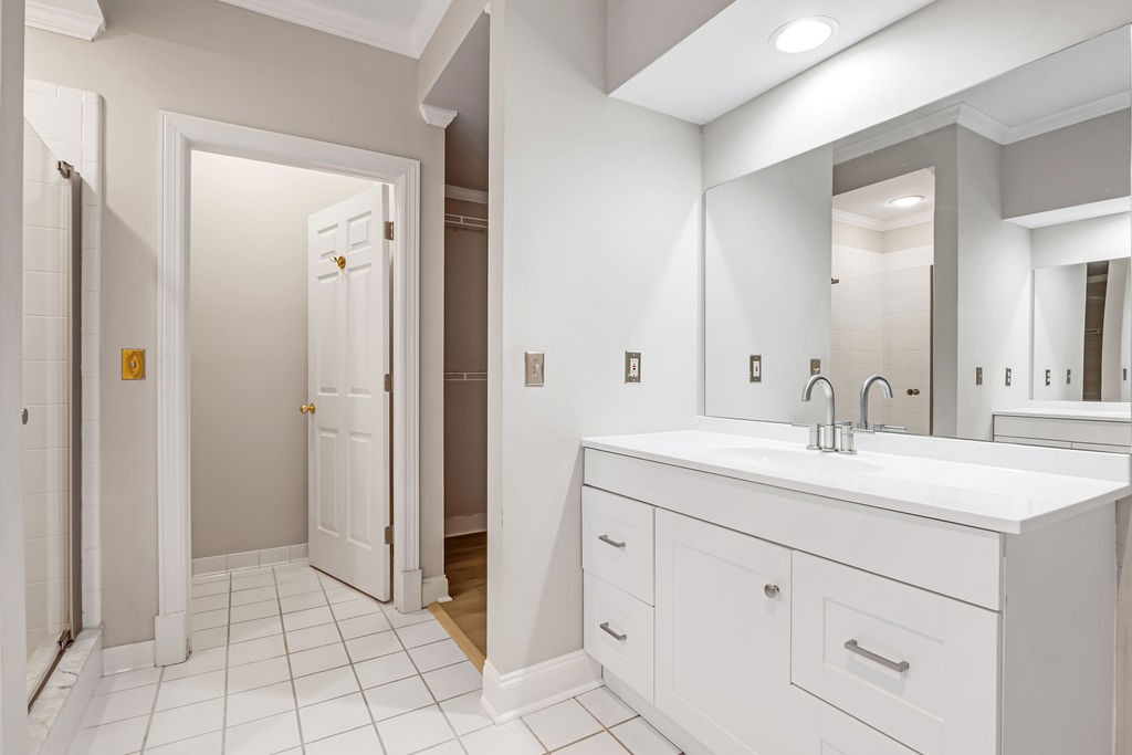 4040 Woodlawn Dr Unit: 12