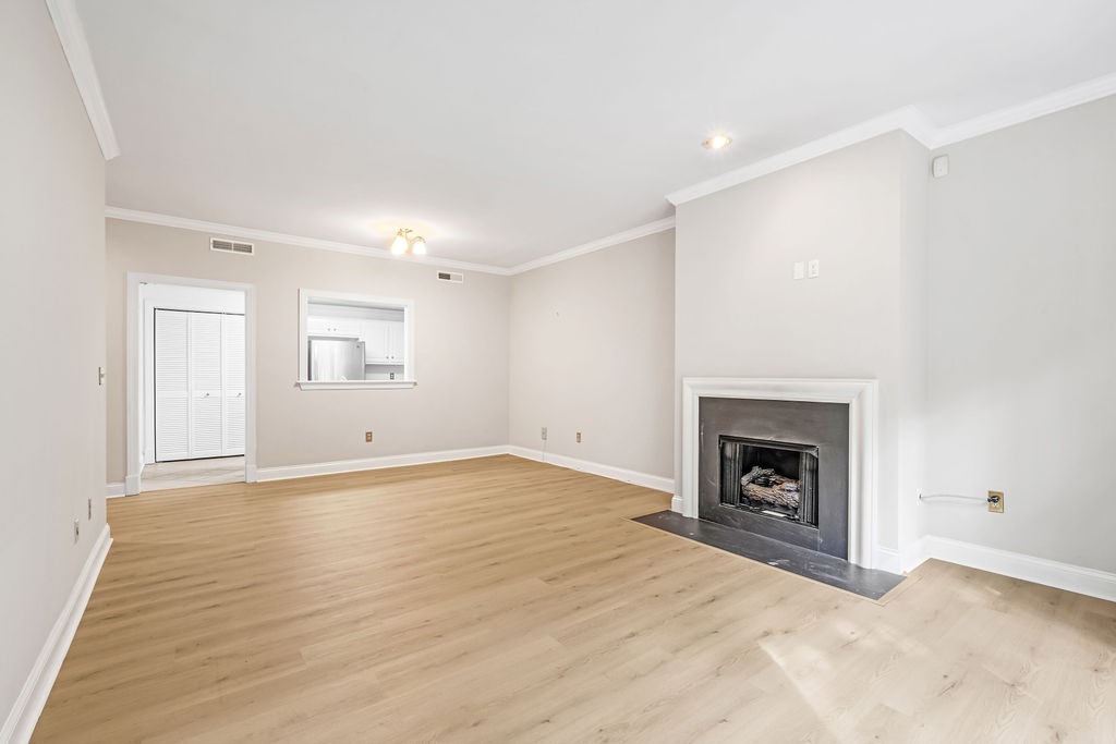 4040 Woodlawn Dr Unit: 12