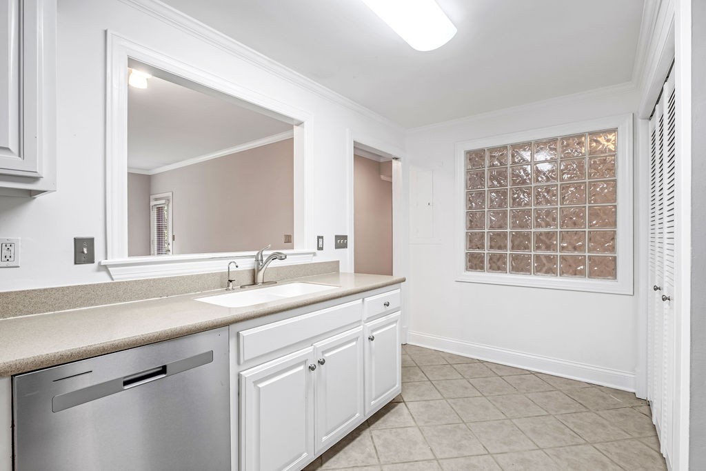 4040 Woodlawn Dr Unit: 12