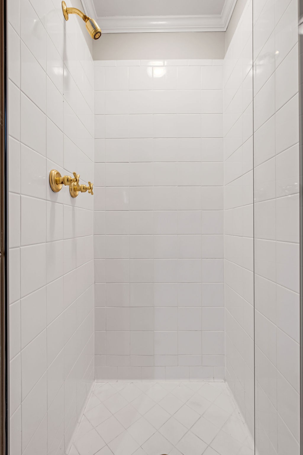 4040 Woodlawn Dr Unit: 12