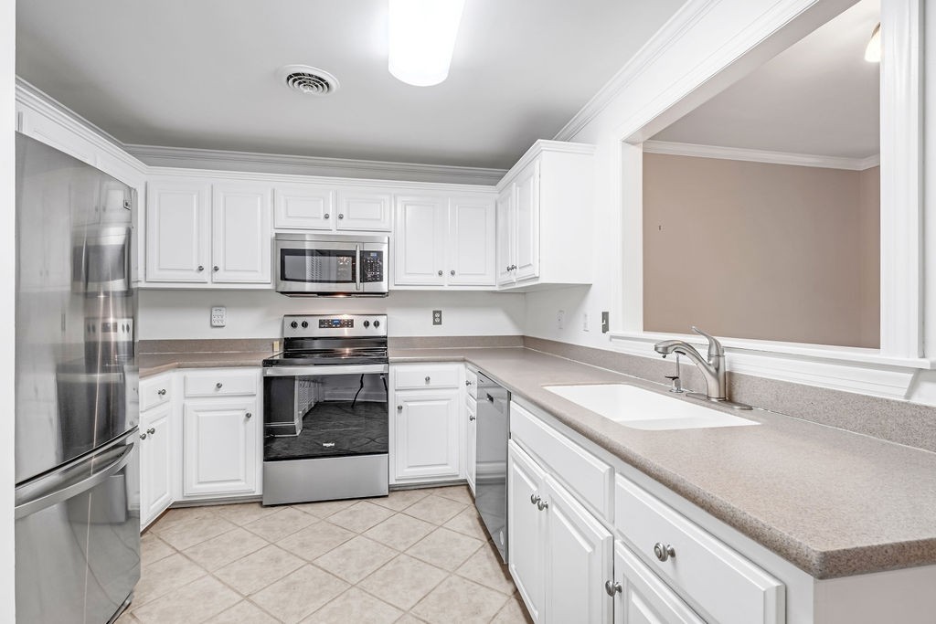 4040 Woodlawn Dr Unit: 12