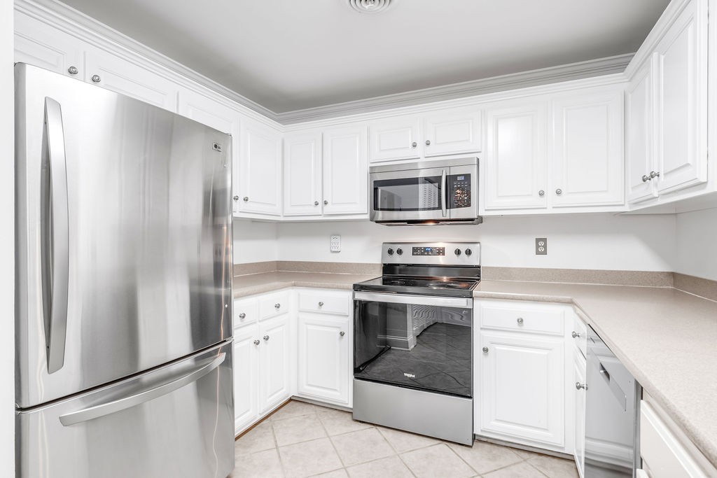 4040 Woodlawn Dr Unit: 12