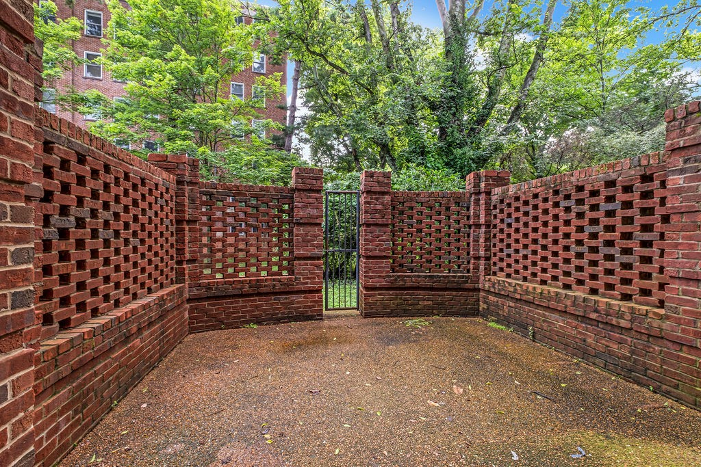 4040 Woodlawn Dr Unit: 12