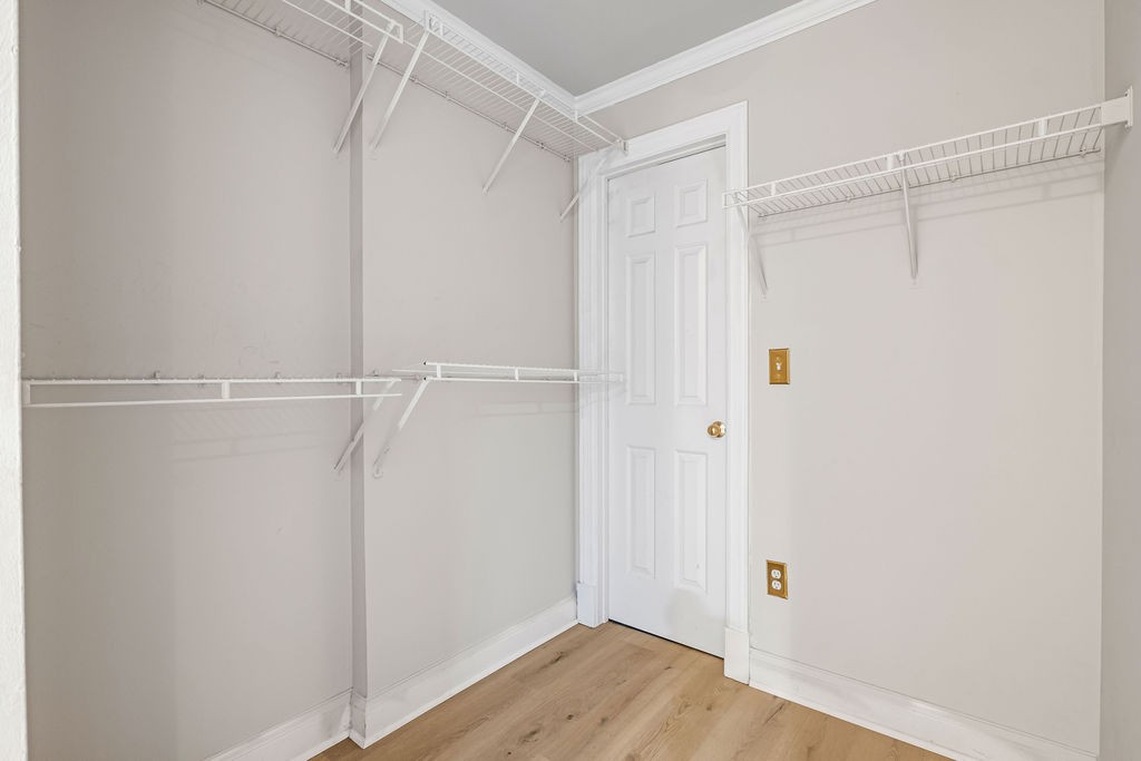 4040 Woodlawn Dr Unit: 12