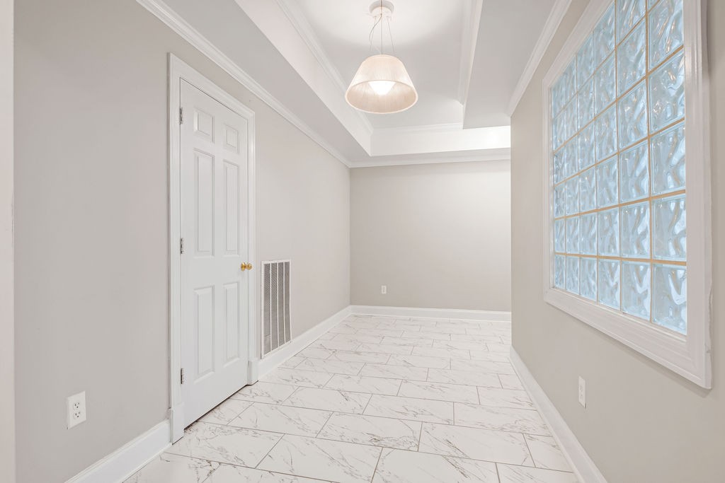 4040 Woodlawn Dr Unit: 12