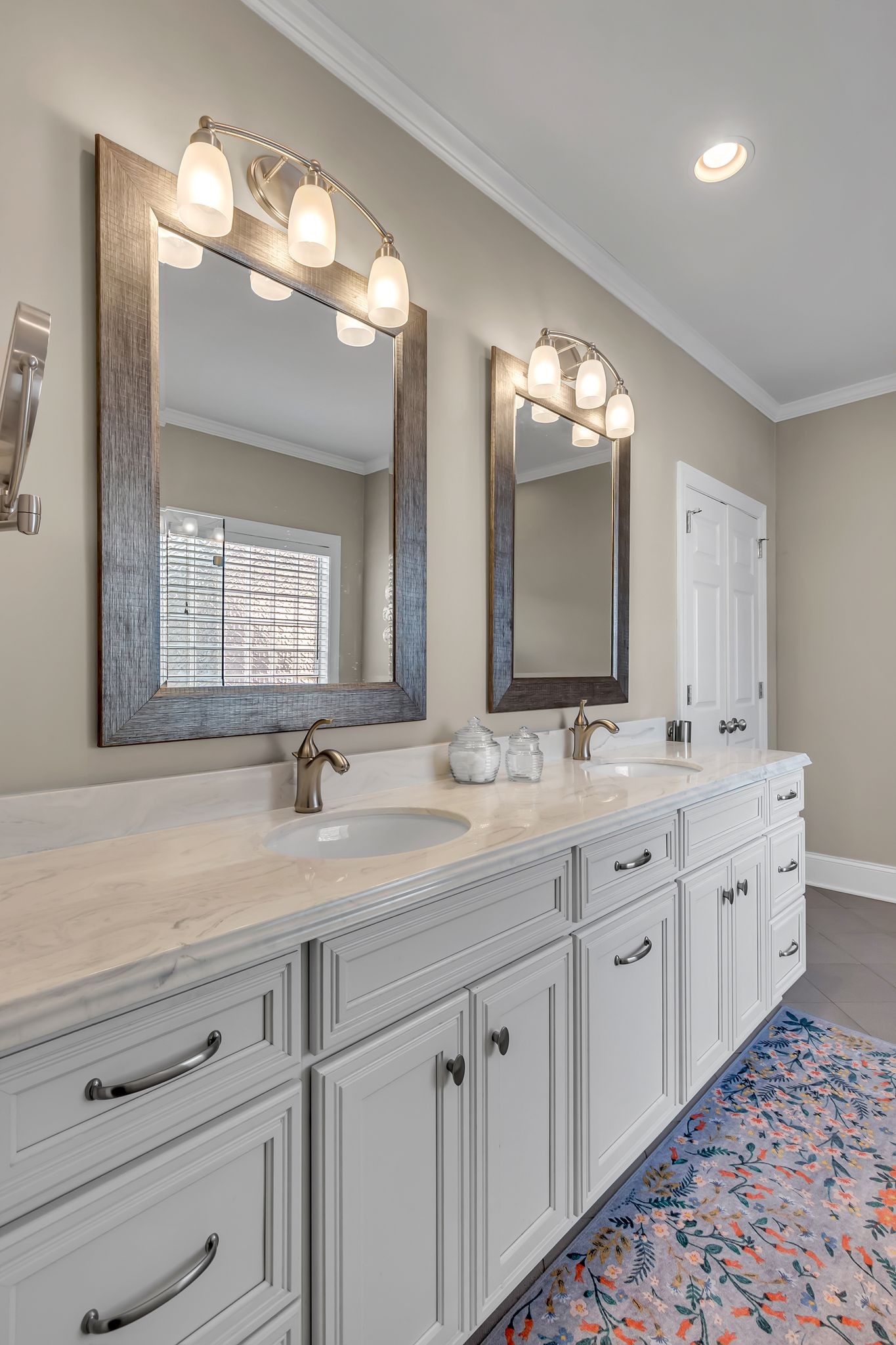 282 Noah Dr