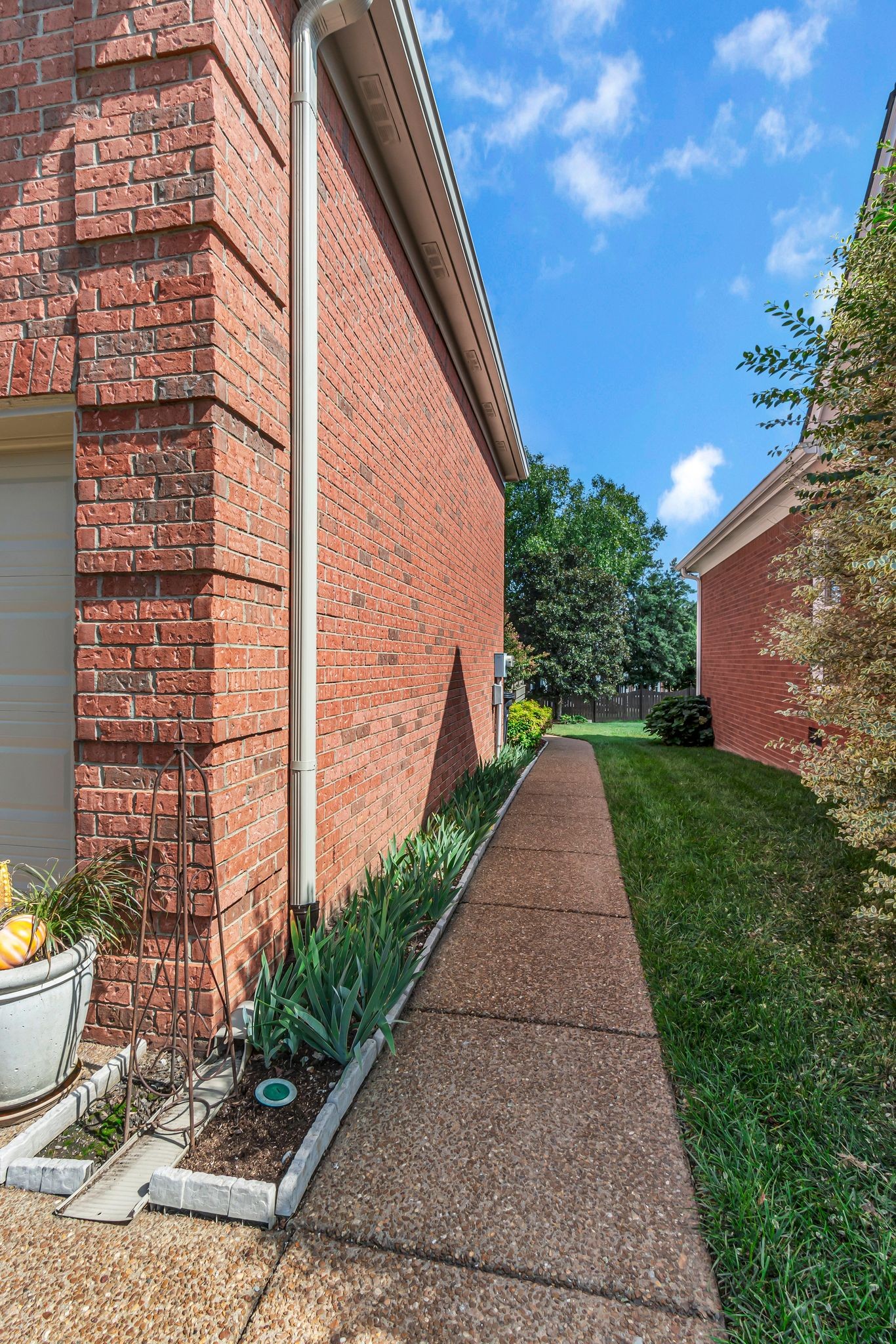 282 Noah Dr