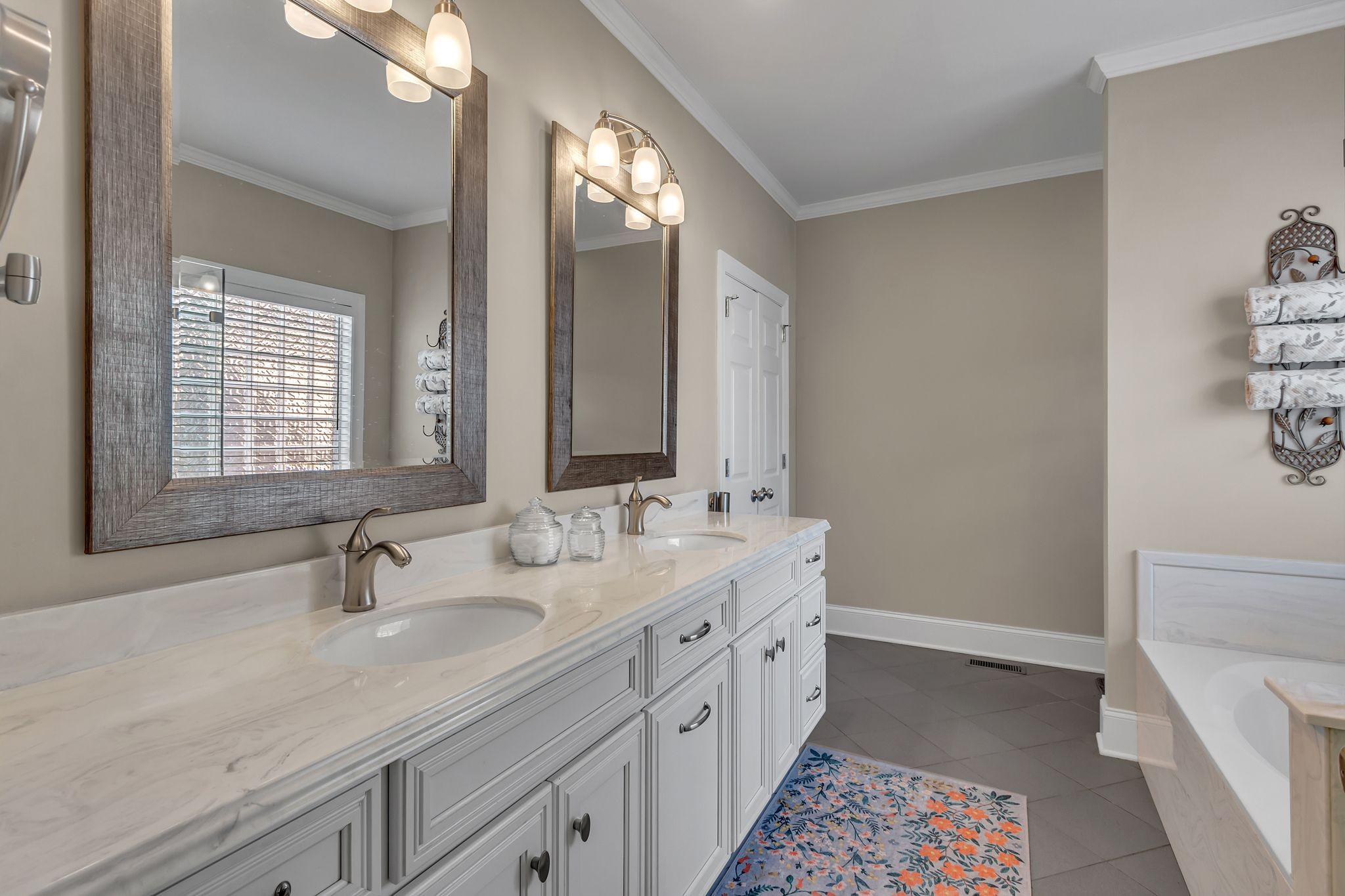 282 Noah Dr