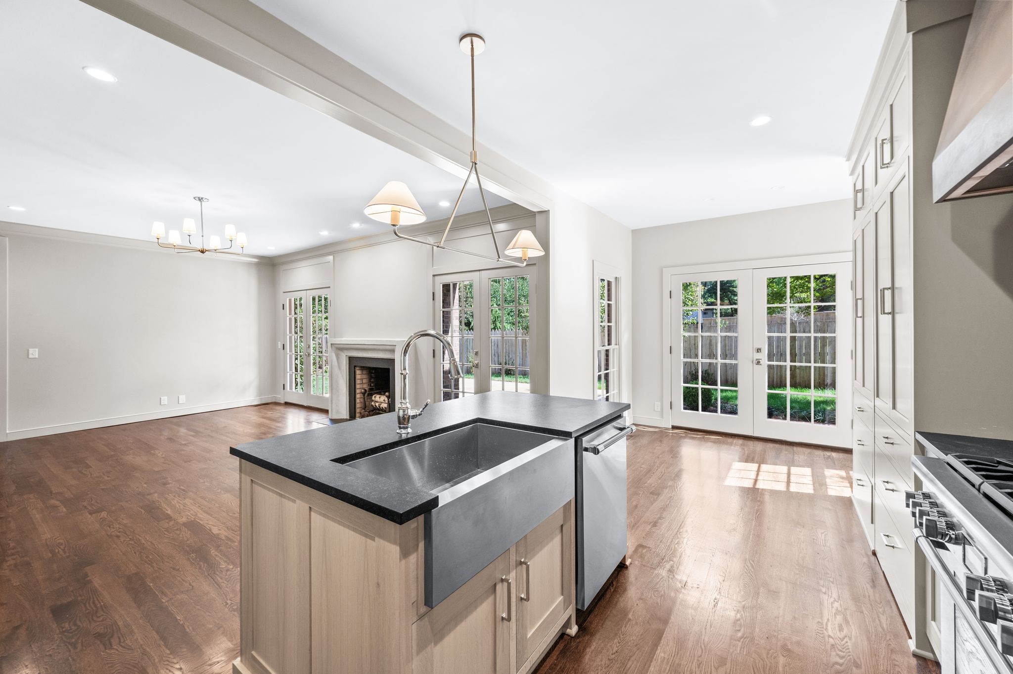 608 Linden Sq