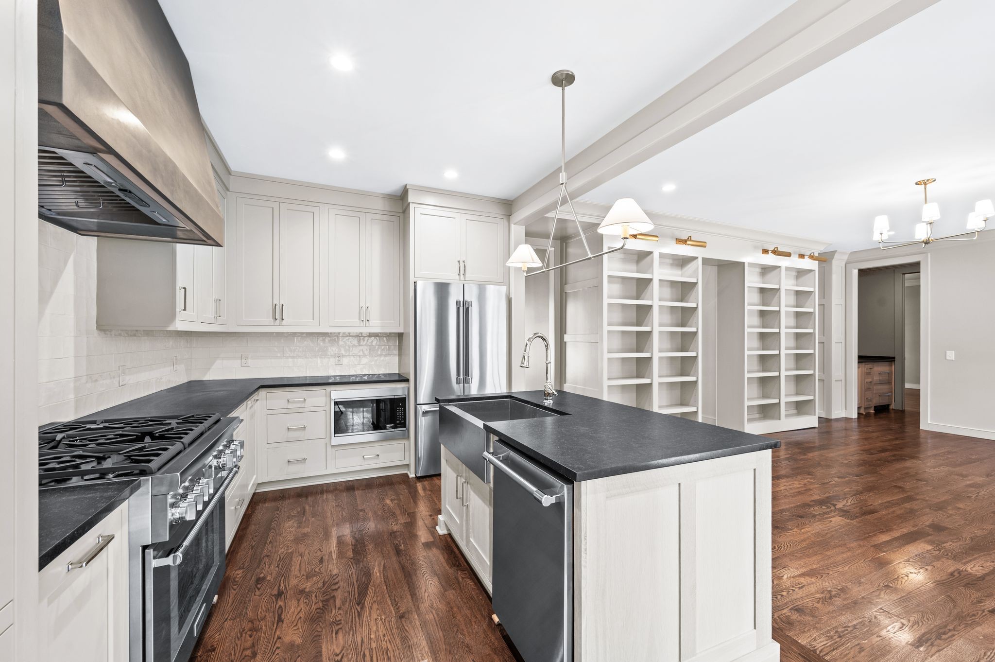 608 Linden Sq