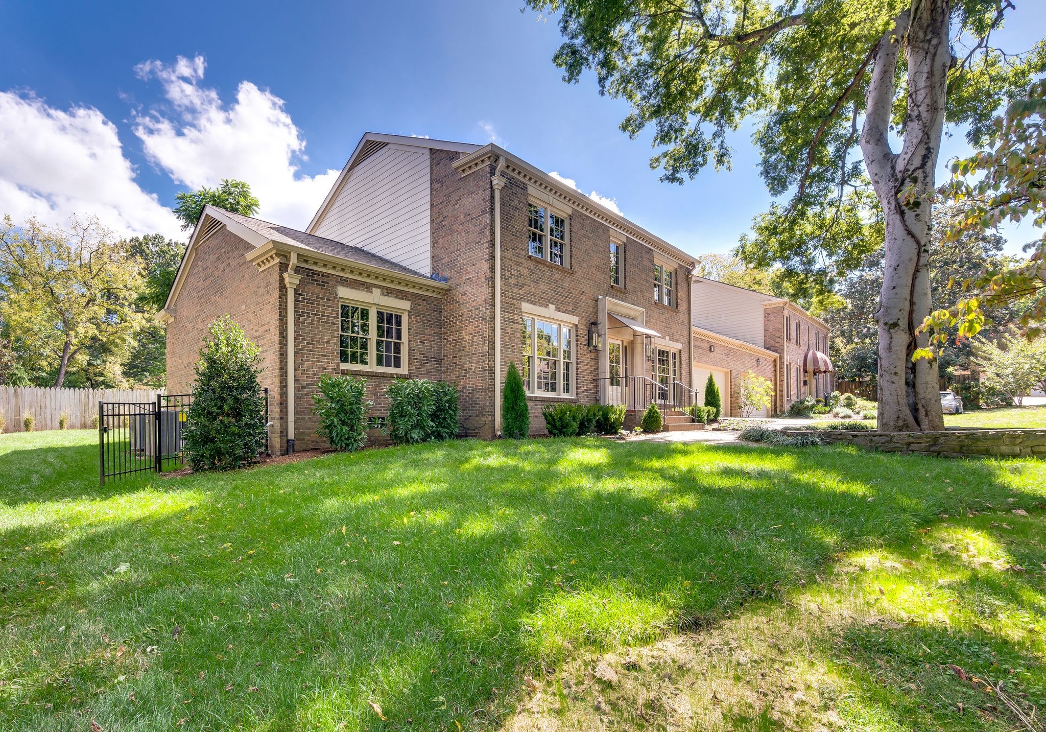 608 Linden Sq