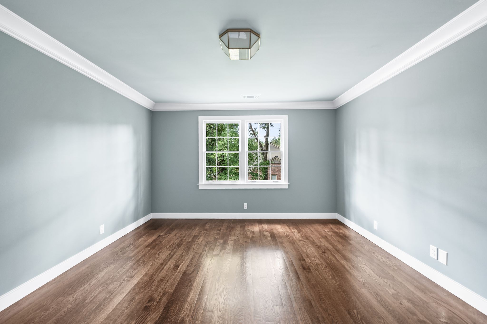 608 Linden Sq